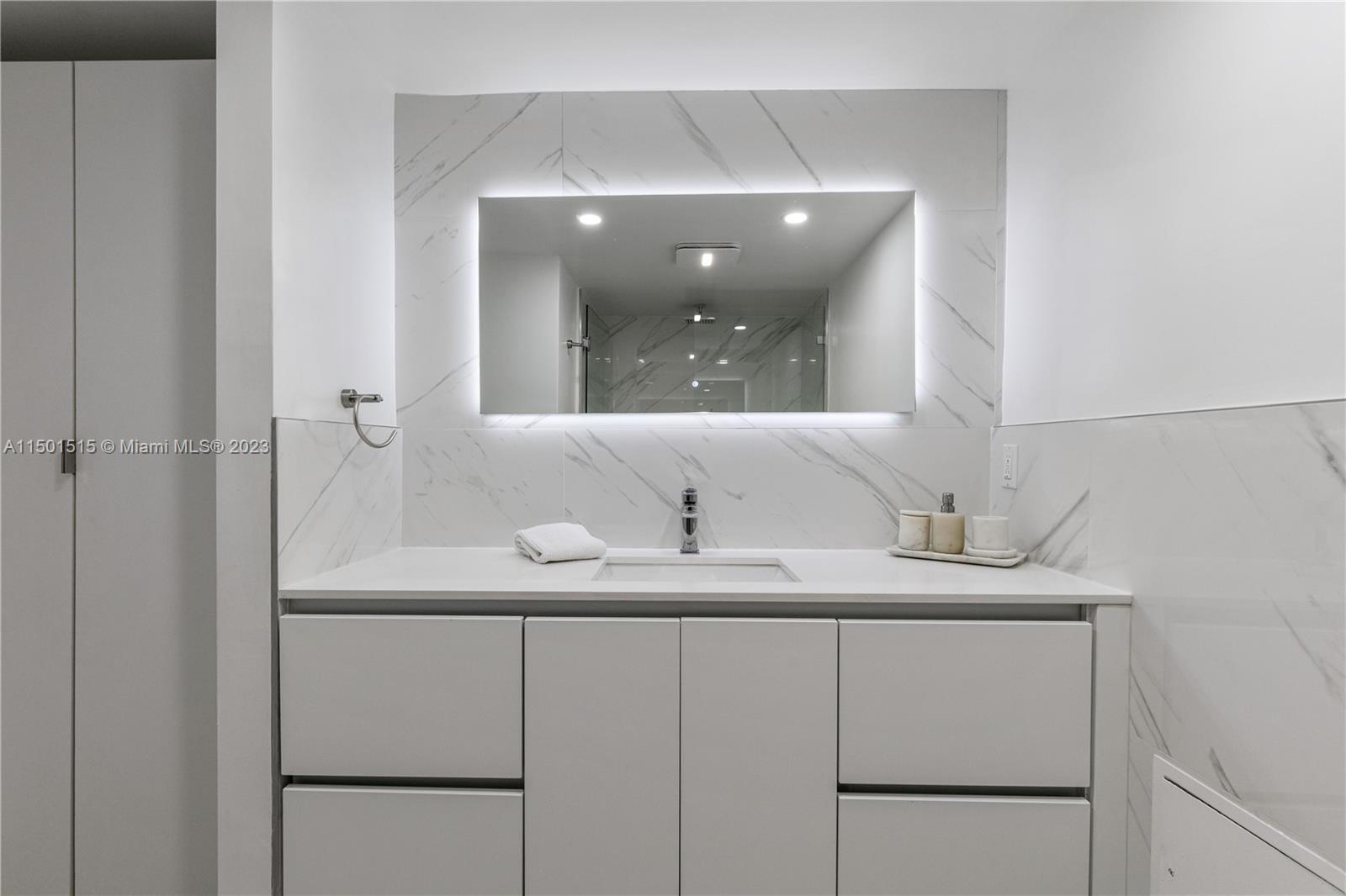 2301 Collins Ave 318, Miami Beach, Florida 33139, 2 Bedrooms Bedrooms, ,1 BathroomBathrooms,Residentiallease,For Rent,2301 Collins Ave 318,A11501515