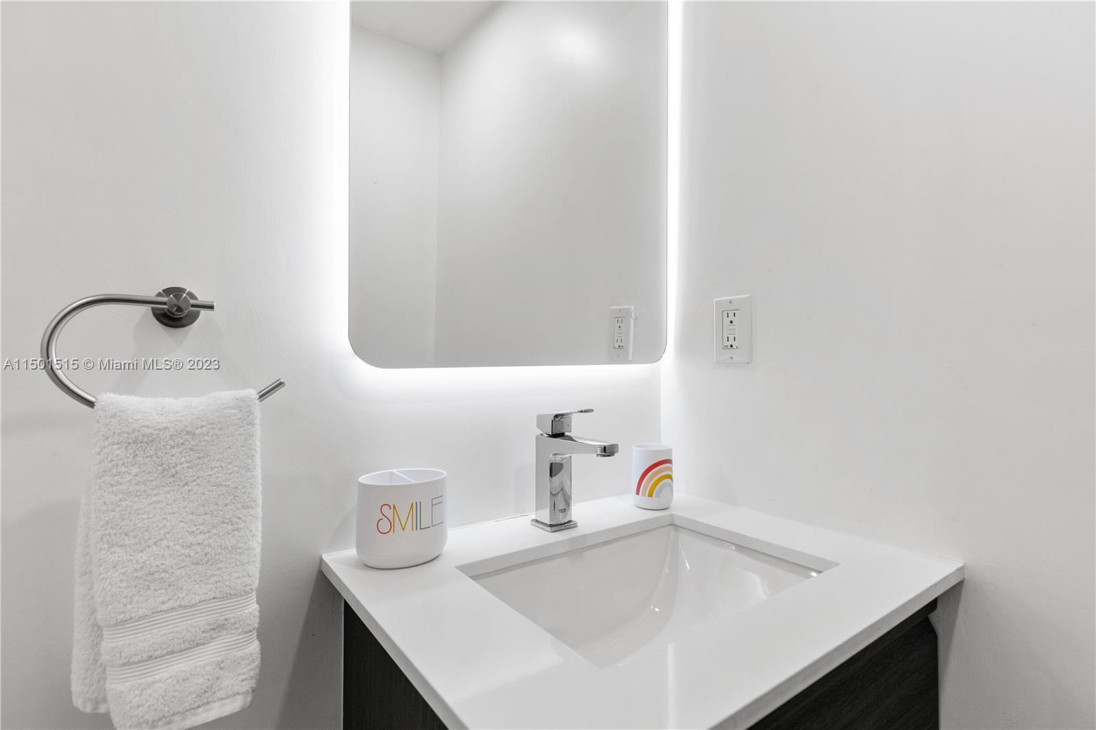 2301 Collins Ave 318, Miami Beach, Florida 33139, 2 Bedrooms Bedrooms, ,1 BathroomBathrooms,Residentiallease,For Rent,2301 Collins Ave 318,A11501515