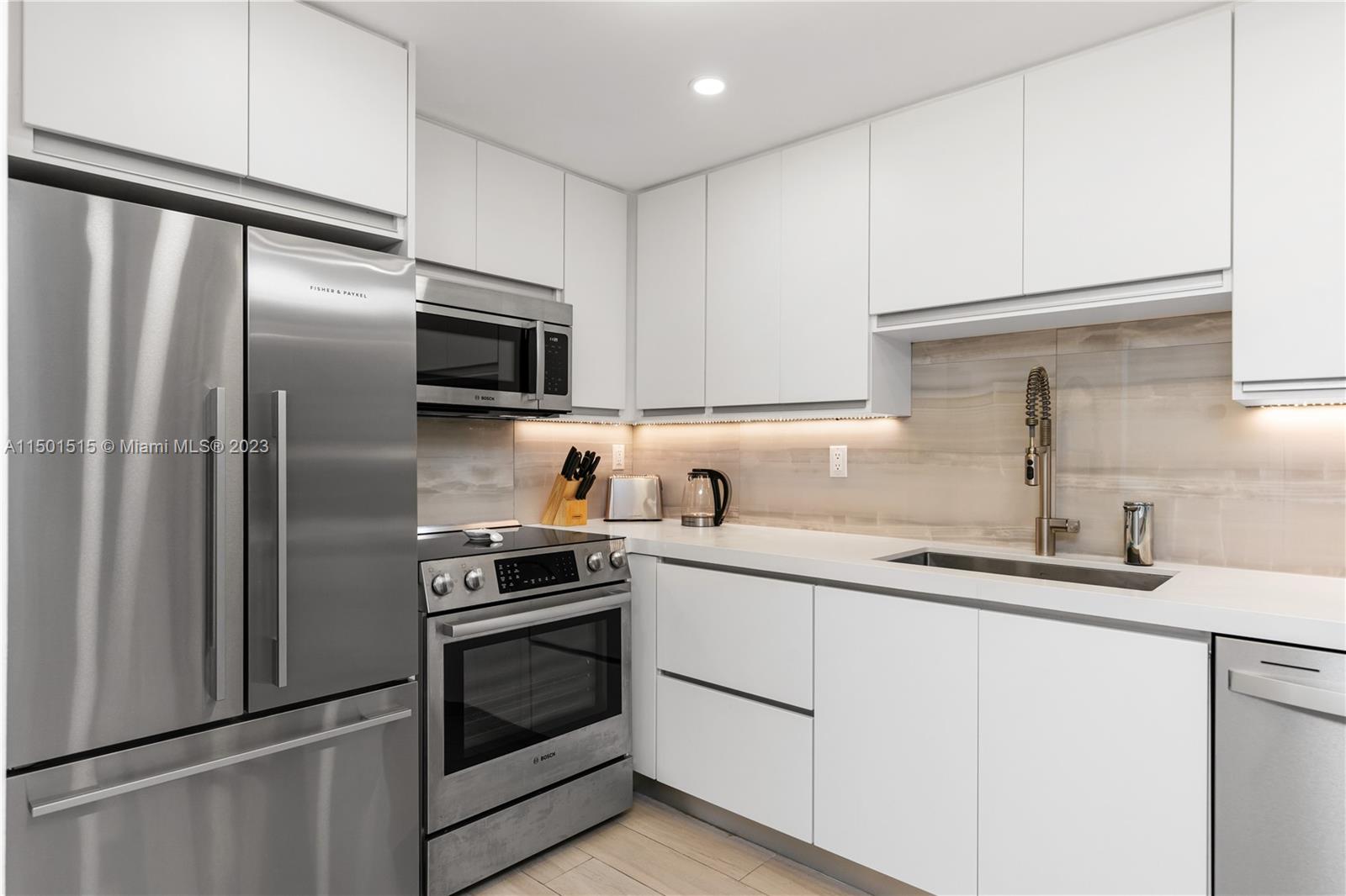 2301 Collins Ave 318, Miami Beach, Florida 33139, 2 Bedrooms Bedrooms, ,1 BathroomBathrooms,Residentiallease,For Rent,2301 Collins Ave 318,A11501515