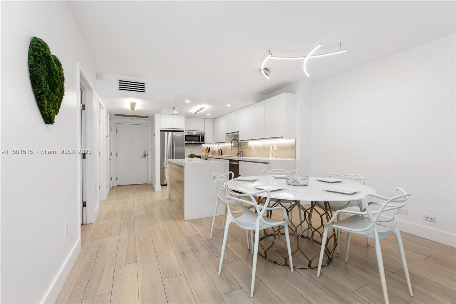 2301 Collins Ave 318, Miami Beach, Florida 33139, 2 Bedrooms Bedrooms, ,1 BathroomBathrooms,Residentiallease,For Rent,2301 Collins Ave 318,A11501515