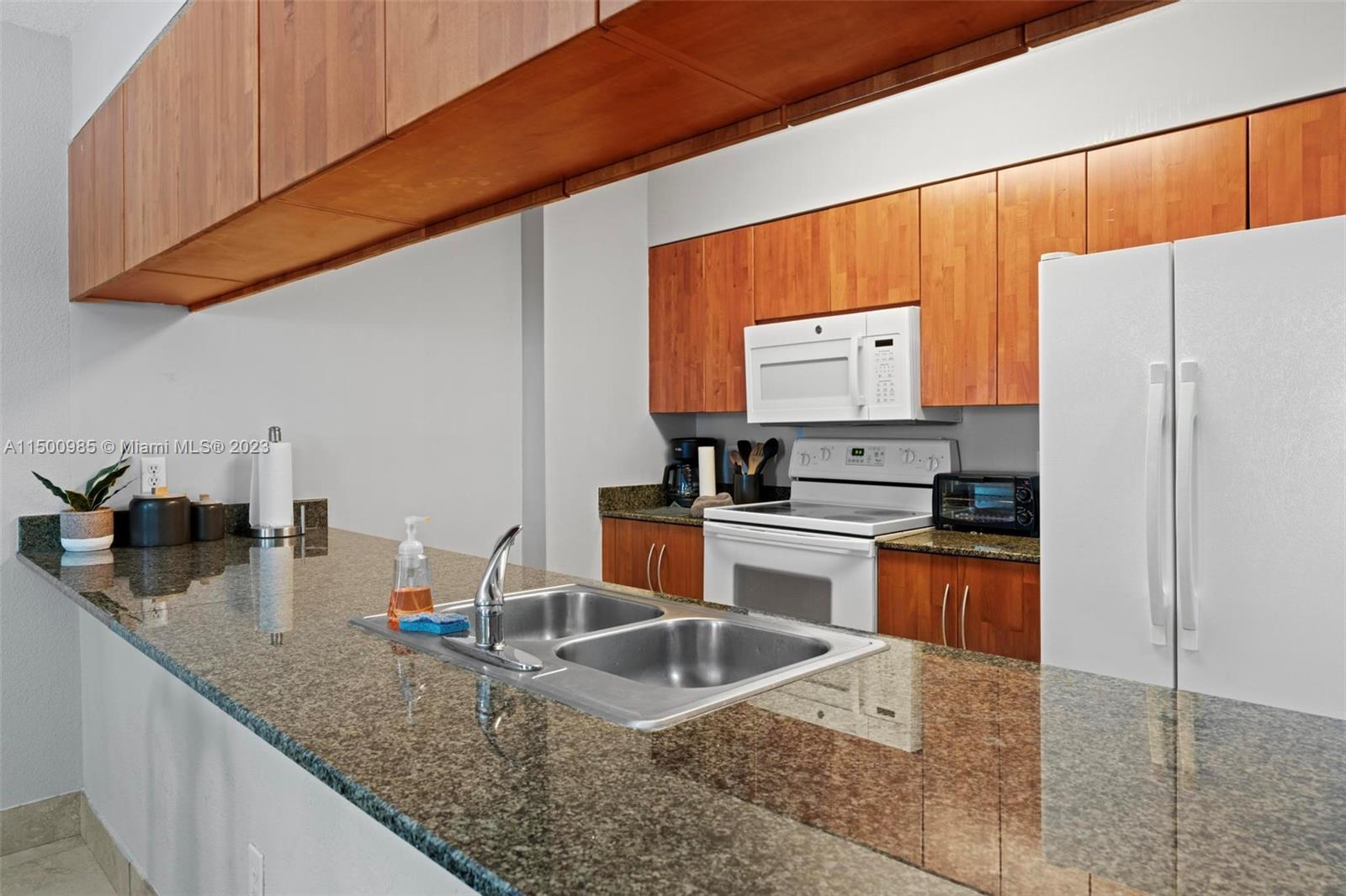 1200 Brickell Bay Dr 3208, Miami, Florida 33131, 1 Bedroom Bedrooms, ,1 BathroomBathrooms,Residential,For Sale,1200 Brickell Bay Dr 3208,A11500985