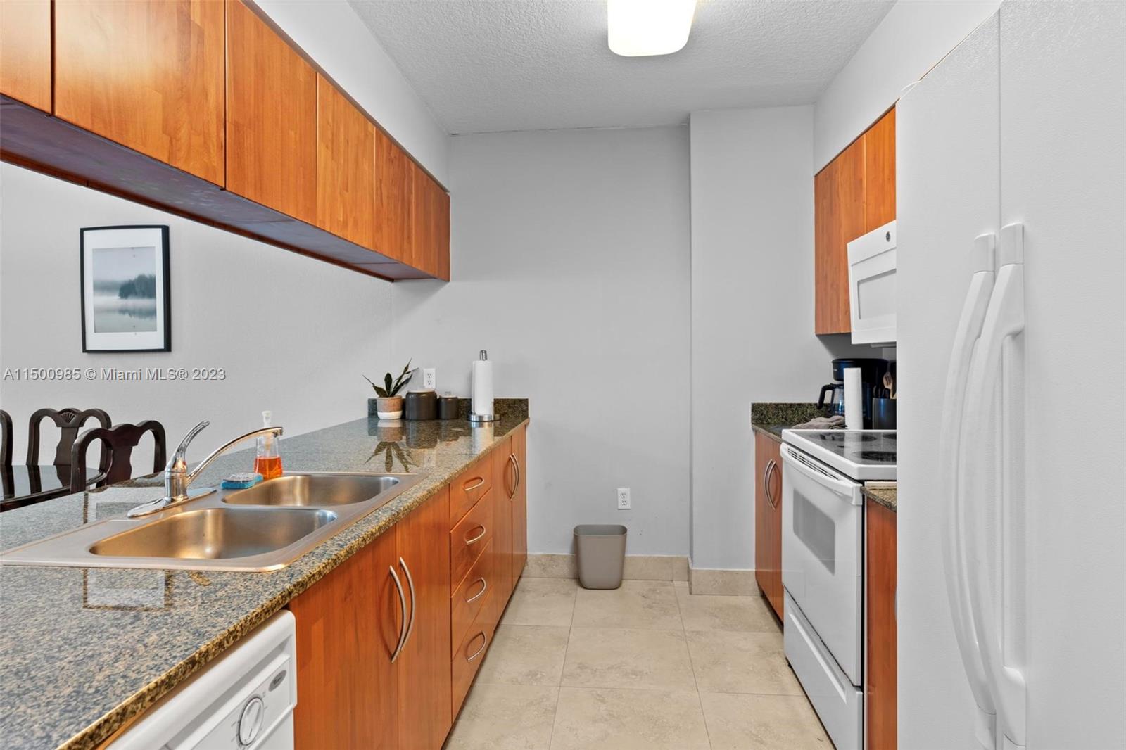 1200 Brickell Bay Dr 3208, Miami, Florida 33131, 1 Bedroom Bedrooms, ,1 BathroomBathrooms,Residential,For Sale,1200 Brickell Bay Dr 3208,A11500985