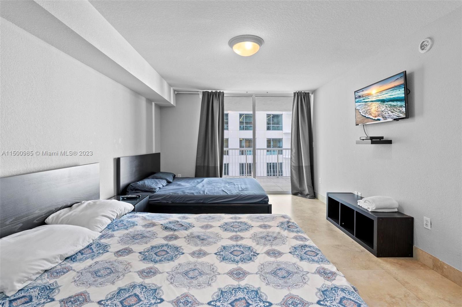1200 Brickell Bay Dr 3208, Miami, Florida 33131, 1 Bedroom Bedrooms, ,1 BathroomBathrooms,Residential,For Sale,1200 Brickell Bay Dr 3208,A11500985