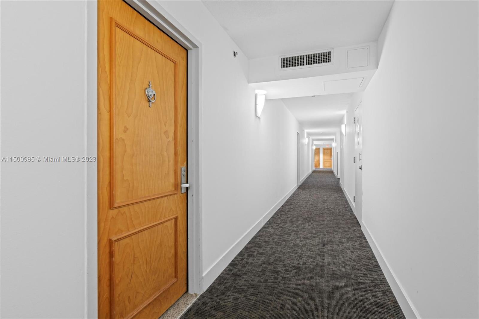 1200 Brickell Bay Dr 3208, Miami, Florida 33131, 1 Bedroom Bedrooms, ,1 BathroomBathrooms,Residential,For Sale,1200 Brickell Bay Dr 3208,A11500985