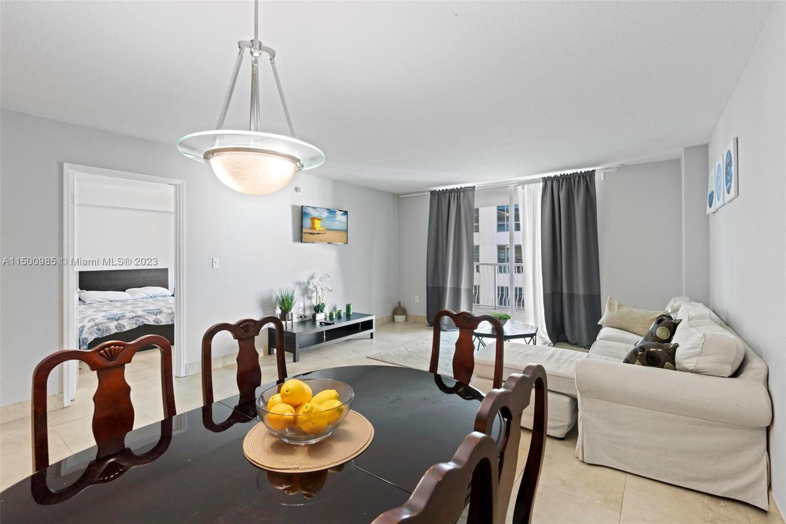 1200 Brickell Bay Dr 3208, Miami, Florida 33131, 1 Bedroom Bedrooms, ,1 BathroomBathrooms,Residential,For Sale,1200 Brickell Bay Dr 3208,A11500985