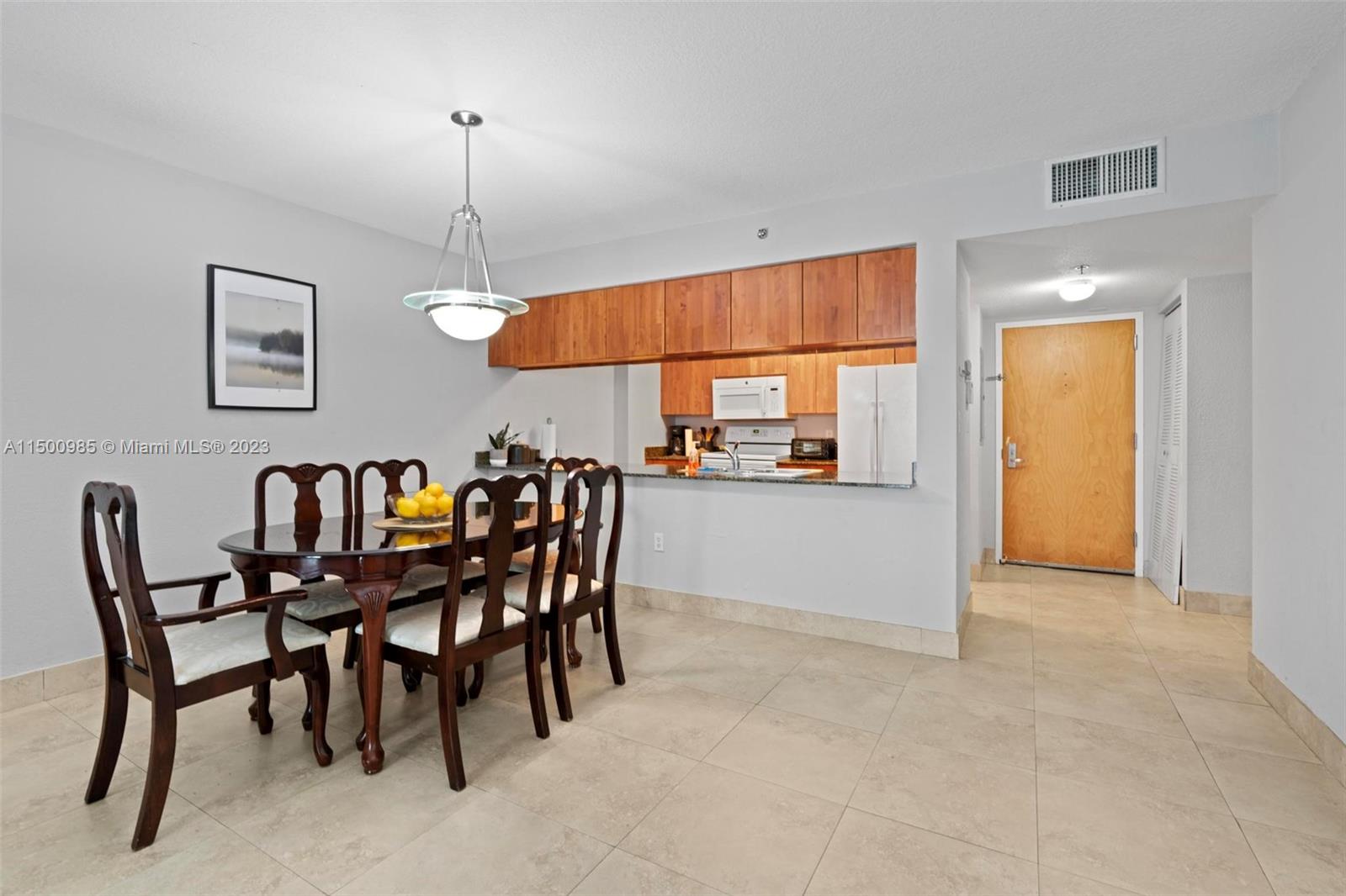 1200 Brickell Bay Dr 3208, Miami, Florida 33131, 1 Bedroom Bedrooms, ,1 BathroomBathrooms,Residential,For Sale,1200 Brickell Bay Dr 3208,A11500985