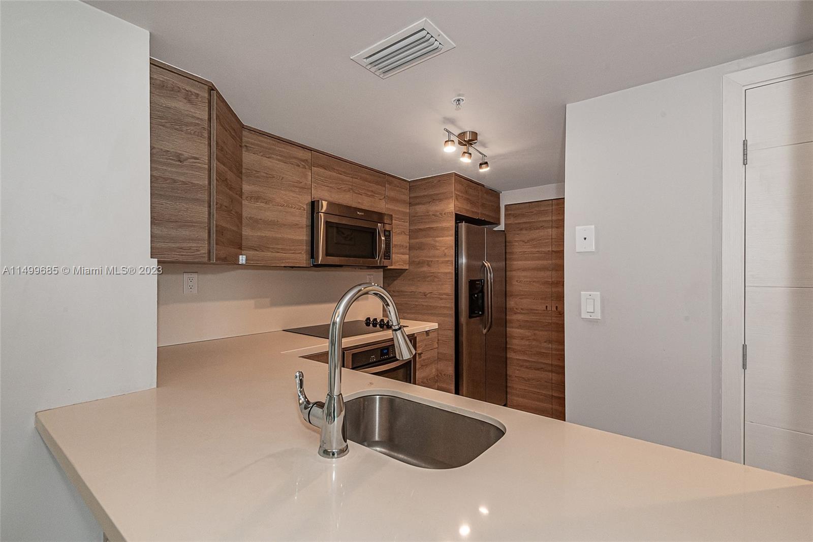 650 West Ave 2605, Miami Beach, Florida 33139, 1 Bedroom Bedrooms, ,1 BathroomBathrooms,Residential,For Sale,650 West Ave 2605,A11499685