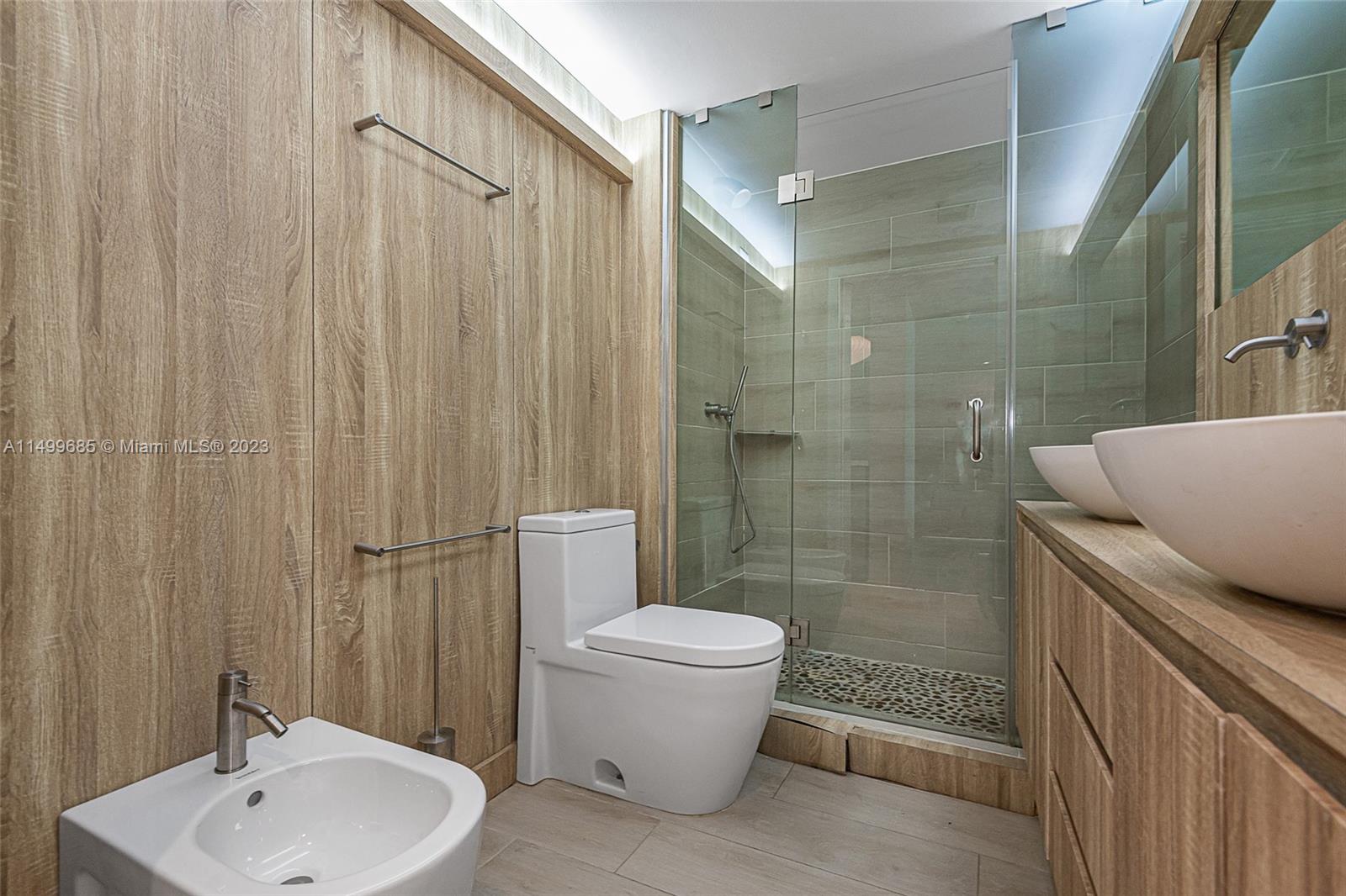650 West Ave 2605, Miami Beach, Florida 33139, 1 Bedroom Bedrooms, ,1 BathroomBathrooms,Residential,For Sale,650 West Ave 2605,A11499685