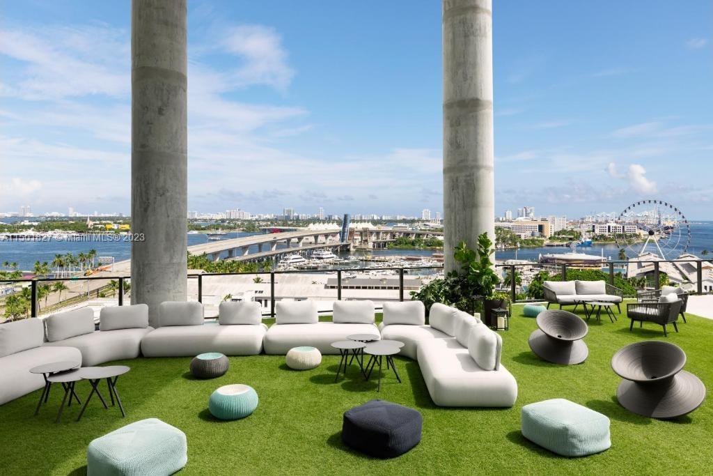 398 NE 5th St 2804, Miami, Florida 33132, 1 Bedroom Bedrooms, ,1 BathroomBathrooms,Residentiallease,For Rent,398 NE 5th St 2804,A11501827