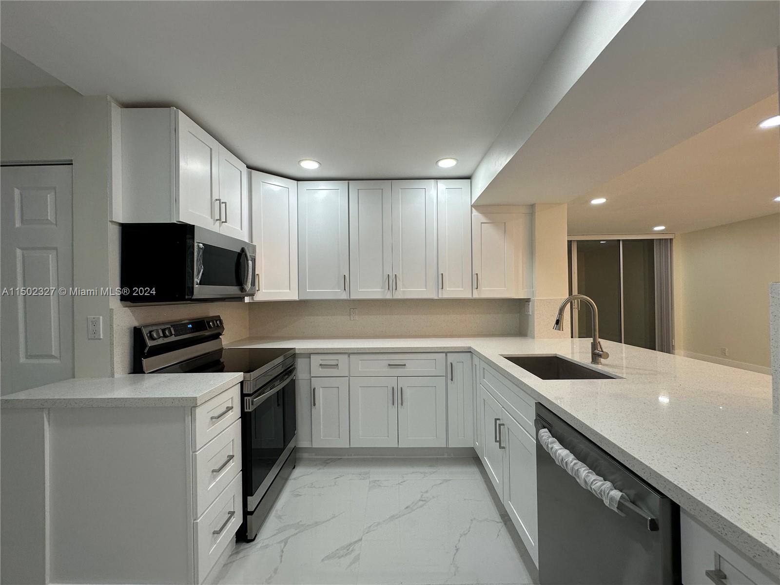 1831 Sabal Palm Dr 301, Davie, Florida 33324, 3 Bedrooms Bedrooms, ,2 BathroomsBathrooms,Residentiallease,For Rent,1831 Sabal Palm Dr 301,A11502327