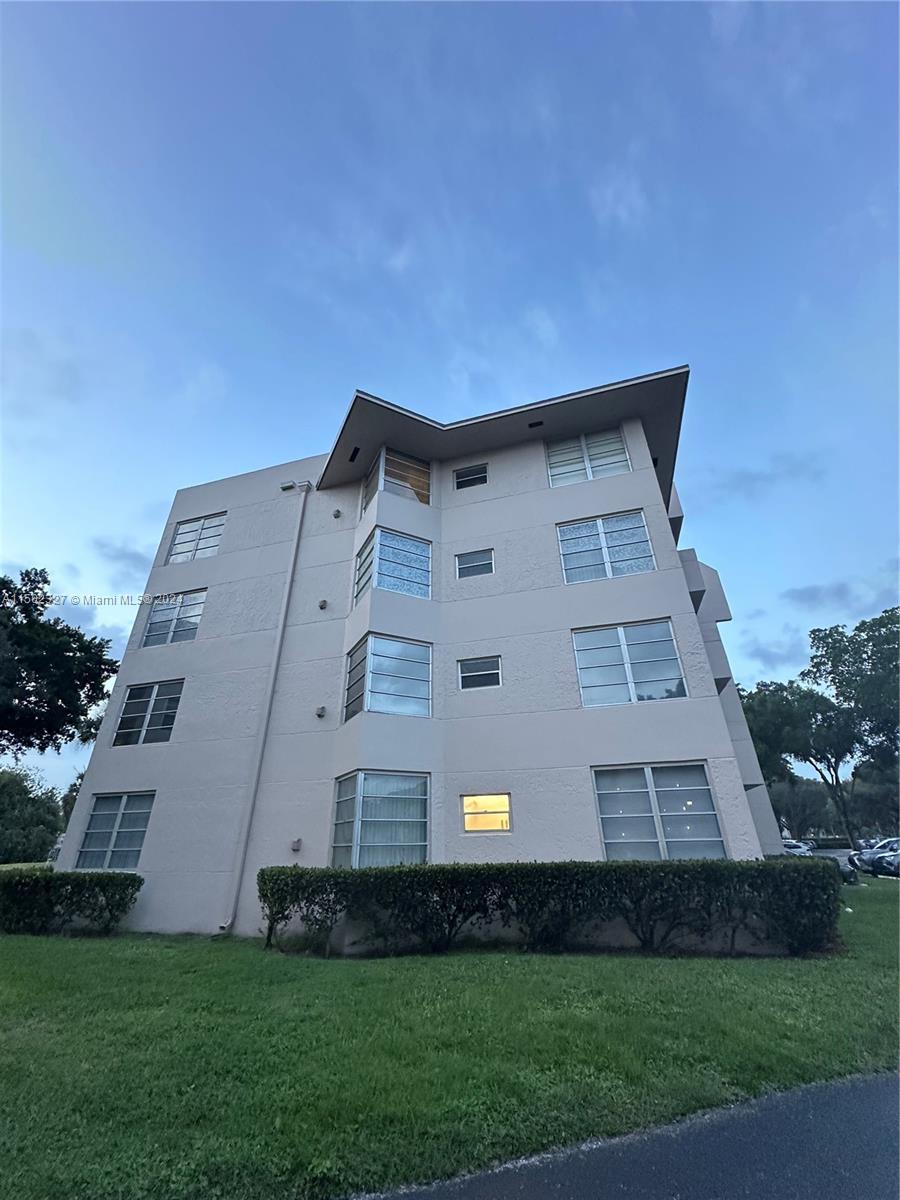 1831 Sabal Palm Dr 301, Davie, Florida 33324, 3 Bedrooms Bedrooms, ,2 BathroomsBathrooms,Residentiallease,For Rent,1831 Sabal Palm Dr 301,A11502327