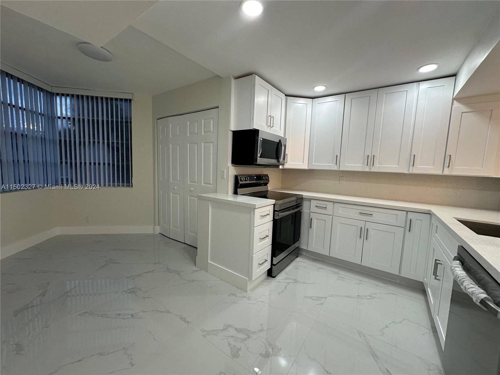 1831 Sabal Palm Dr 301, Davie, Florida 33324, 3 Bedrooms Bedrooms, ,2 BathroomsBathrooms,Residentiallease,For Rent,1831 Sabal Palm Dr 301,A11502327