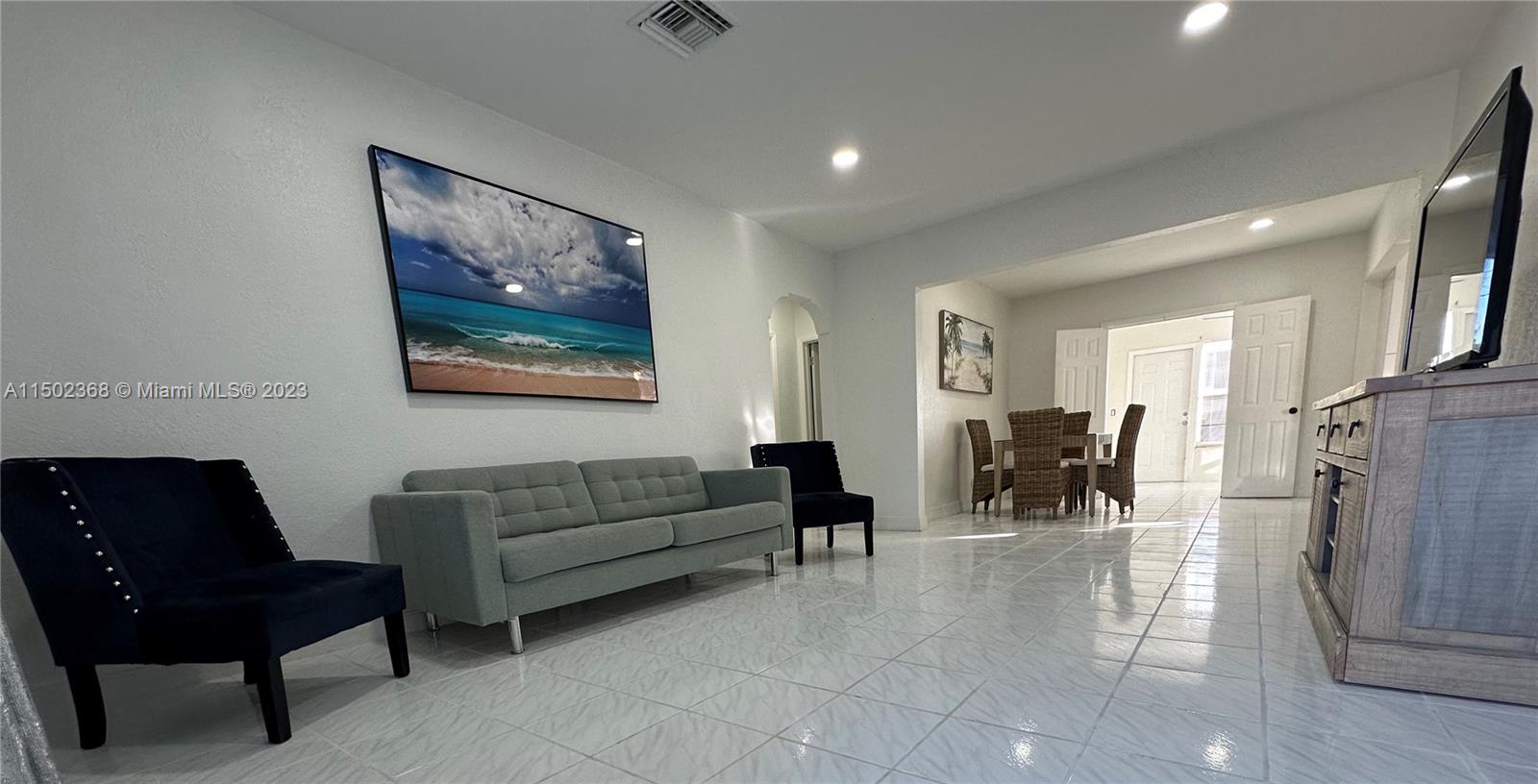 2446 Johnson St A, Hollywood, Florida 33020, 2 Bedrooms Bedrooms, ,1 BathroomBathrooms,Residentiallease,For Rent,2446 Johnson St A,A11502368