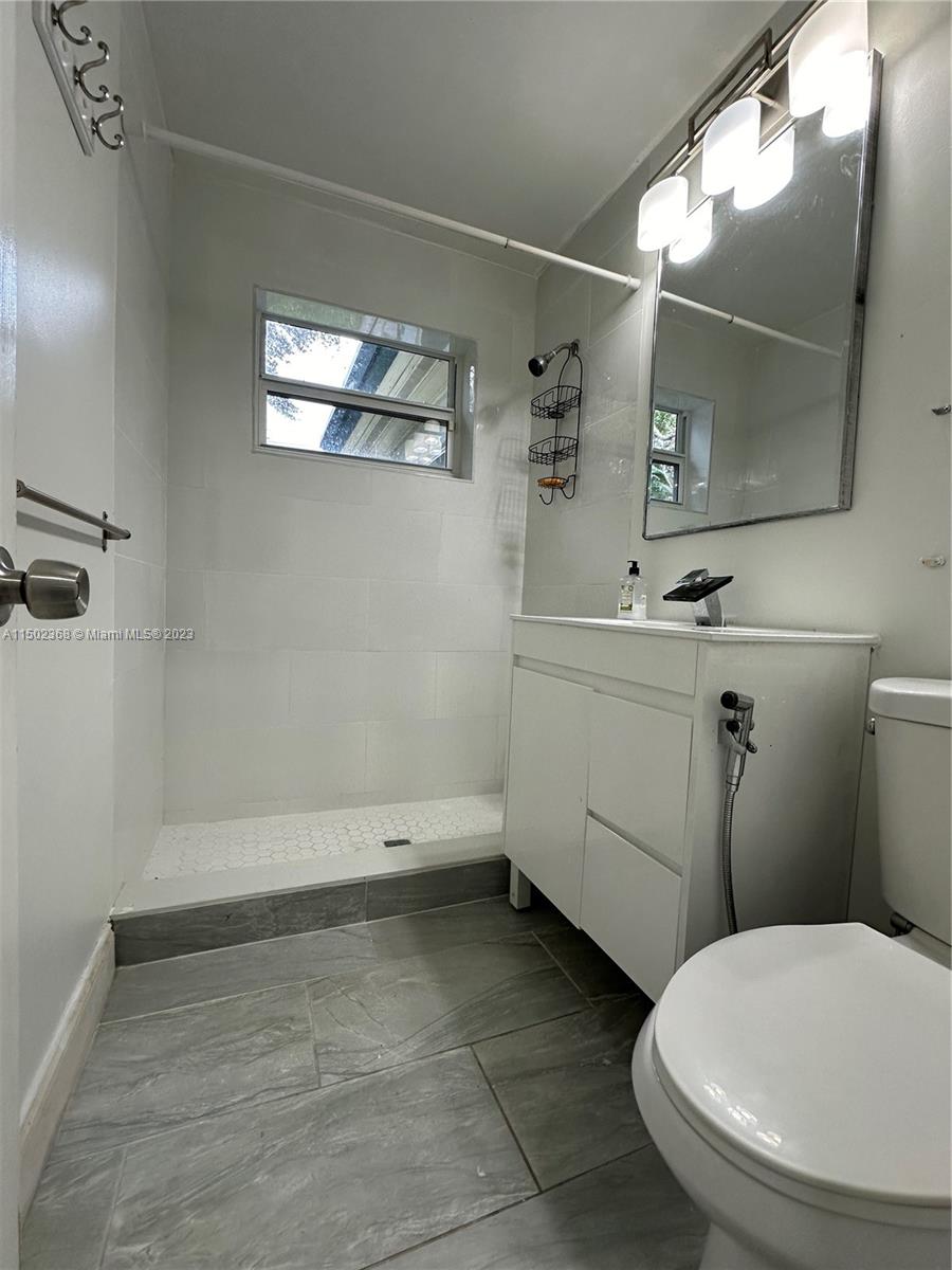 2446 Johnson St A, Hollywood, Florida 33020, 2 Bedrooms Bedrooms, ,1 BathroomBathrooms,Residentiallease,For Rent,2446 Johnson St A,A11502368