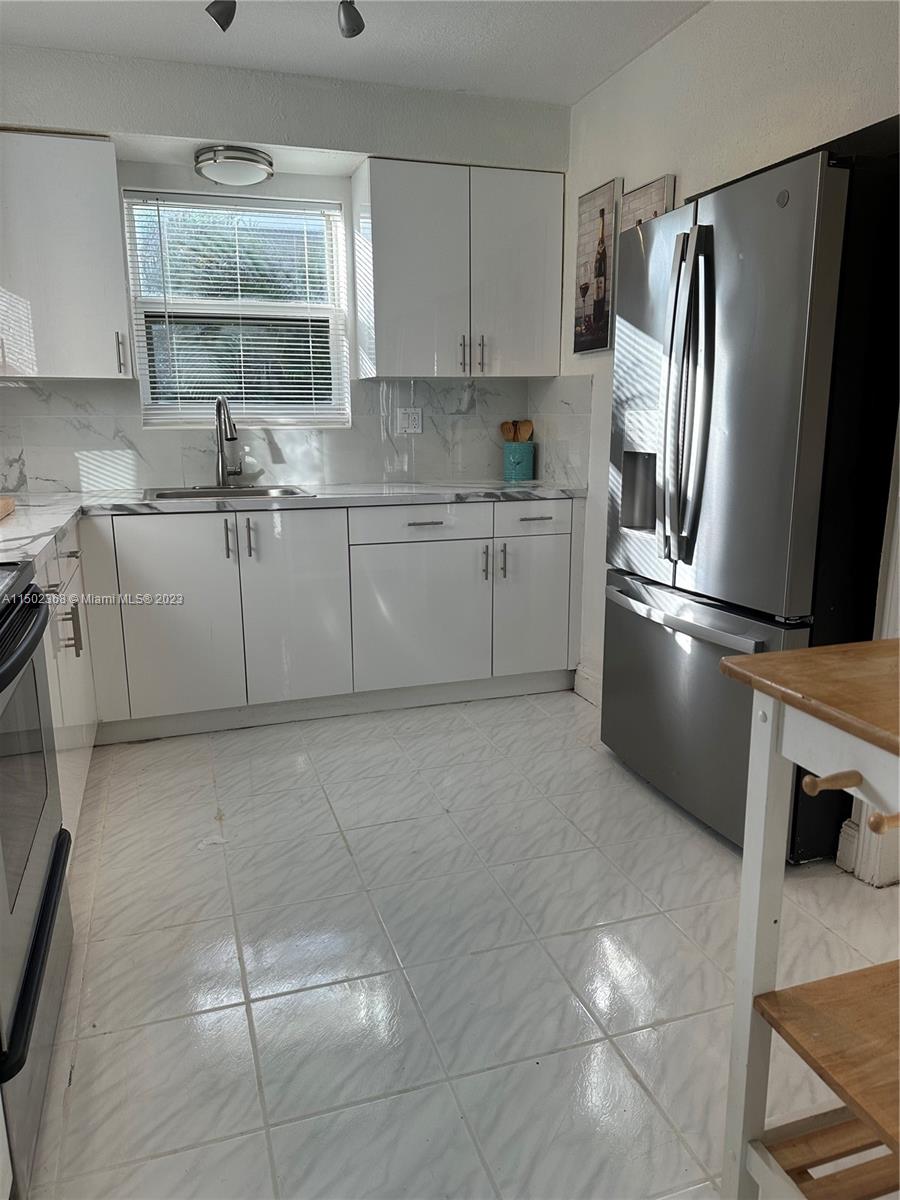 2446 Johnson St A, Hollywood, Florida 33020, 2 Bedrooms Bedrooms, ,1 BathroomBathrooms,Residentiallease,For Rent,2446 Johnson St A,A11502368