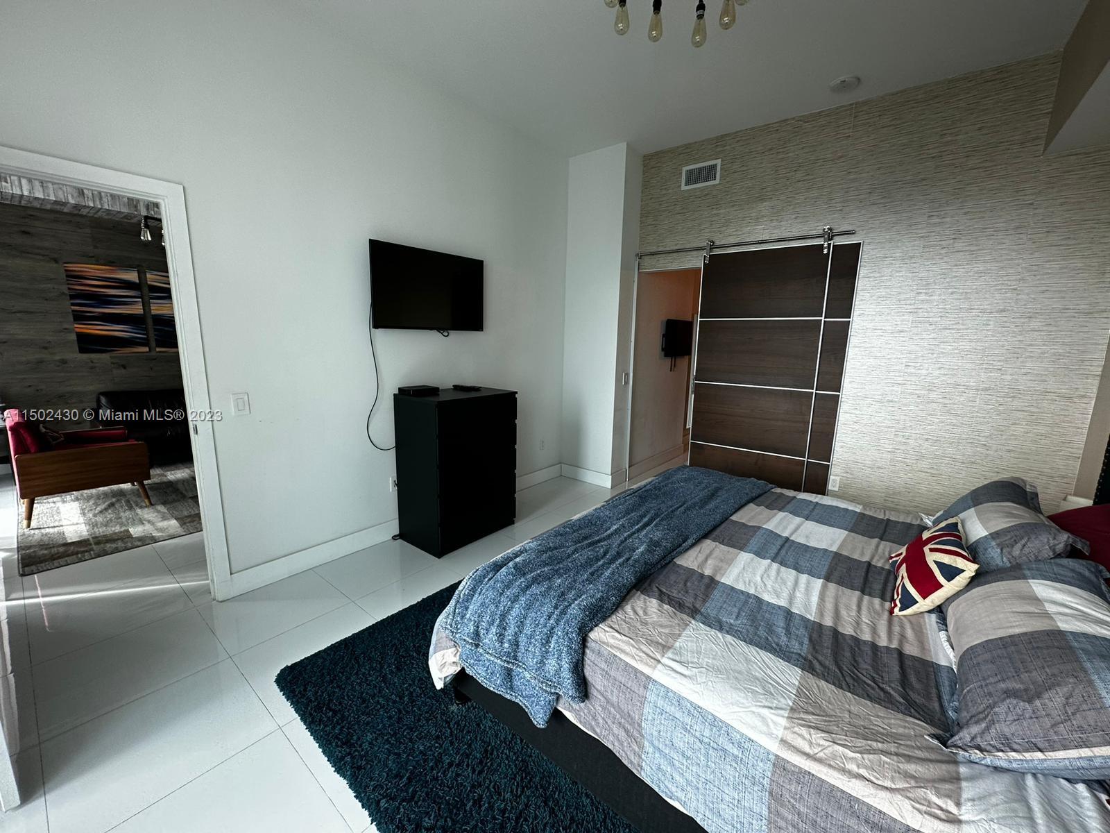 Miami, Florida 33131, 1 Bedroom Bedrooms, ,1 BathroomBathrooms,Residential,For Sale,A11502430
