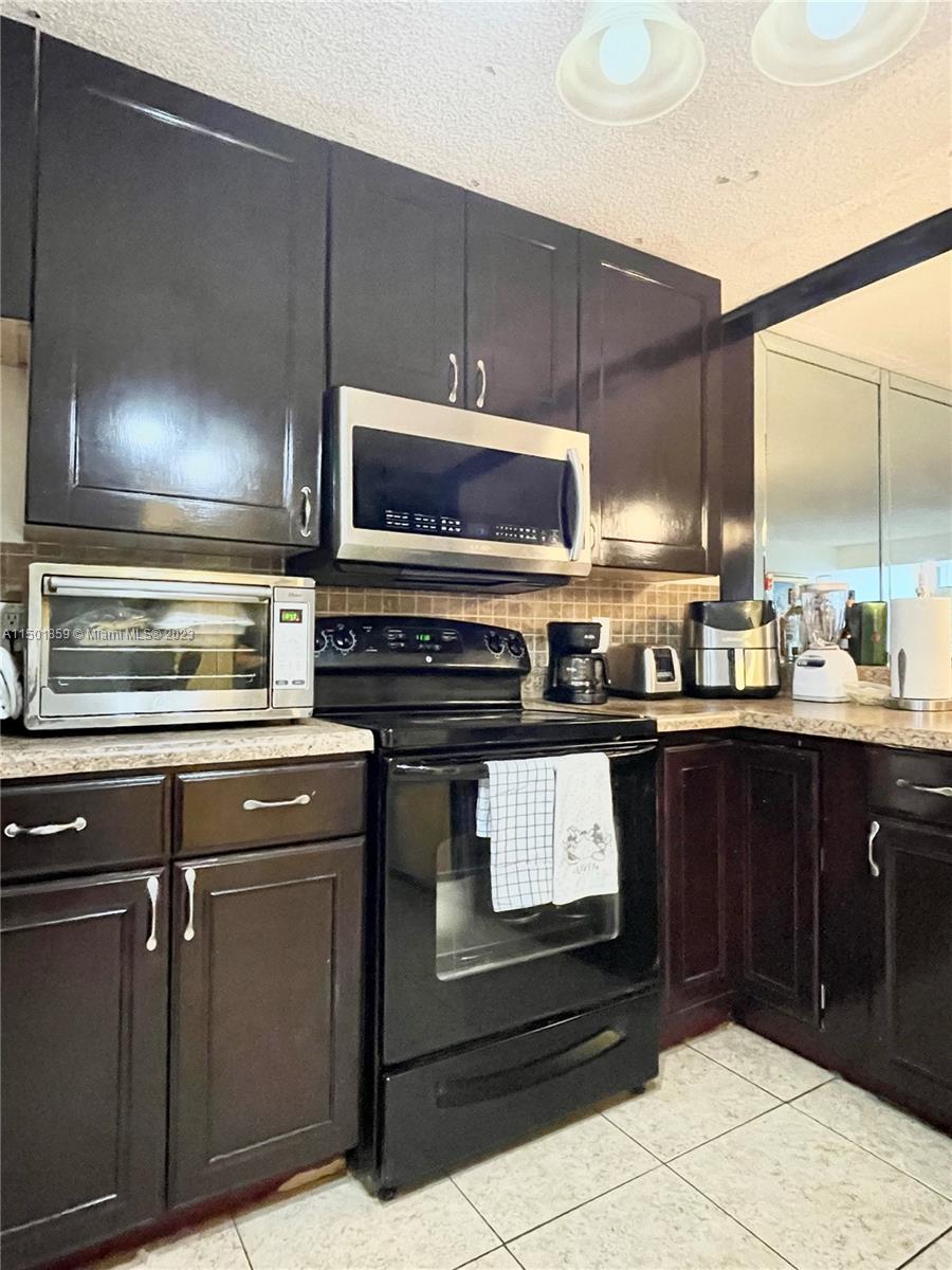8010 Hampton Blvd 303, North Lauderdale, Florida 33068, 2 Bedrooms Bedrooms, ,2 BathroomsBathrooms,Residential,For Sale,8010 Hampton Blvd 303,A11501859