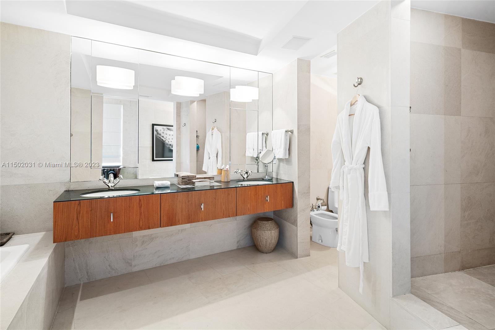 1455 Ocean Dr PH-08, Miami Beach, Florida 33139, 2 Bedrooms Bedrooms, ,2 BathroomsBathrooms,Residential,For Sale,1455 Ocean Dr PH-08,A11502031