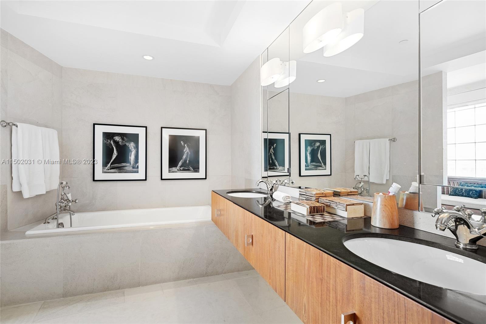 1455 Ocean Dr PH-08, Miami Beach, Florida 33139, 2 Bedrooms Bedrooms, ,2 BathroomsBathrooms,Residential,For Sale,1455 Ocean Dr PH-08,A11502031
