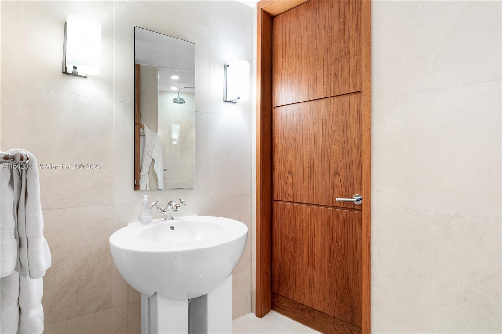 1455 Ocean Dr PH-08, Miami Beach, Florida 33139, 2 Bedrooms Bedrooms, ,2 BathroomsBathrooms,Residential,For Sale,1455 Ocean Dr PH-08,A11502031