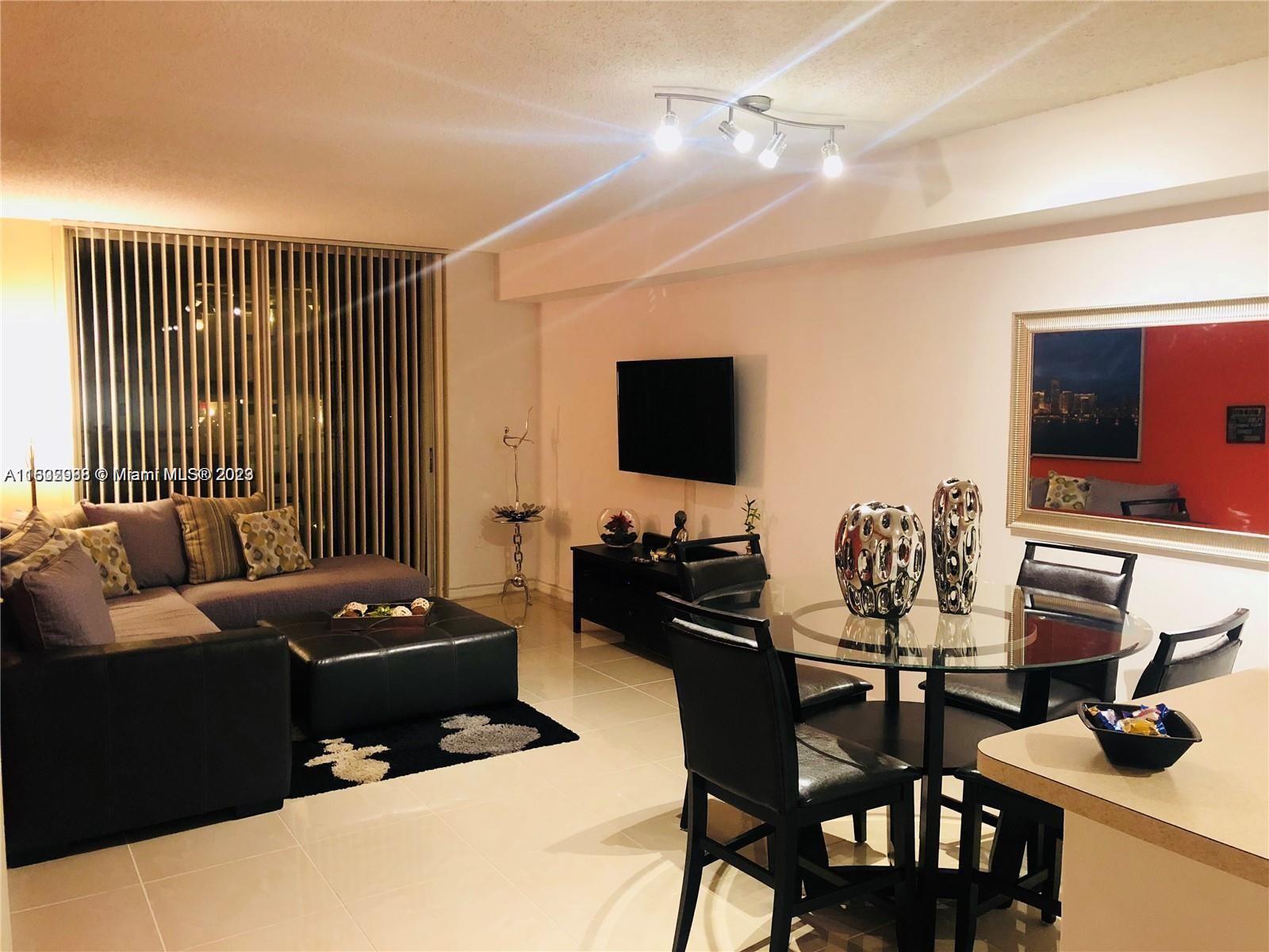 5091 NW 7th St 703, Miami, Florida 33126, 2 Bedrooms Bedrooms, ,1 BathroomBathrooms,Residentiallease,For Rent,5091 NW 7th St 703,A11502988