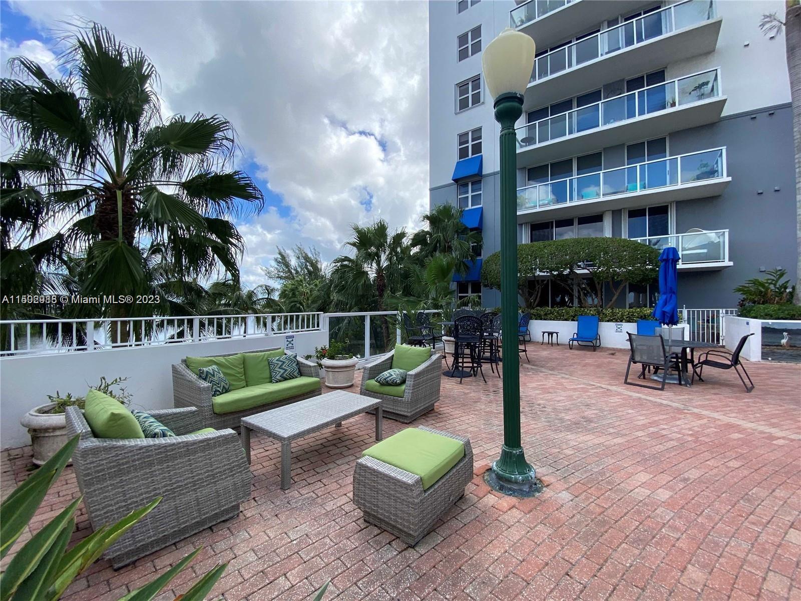 5091 NW 7th St 703, Miami, Florida 33126, 2 Bedrooms Bedrooms, ,1 BathroomBathrooms,Residentiallease,For Rent,5091 NW 7th St 703,A11502988