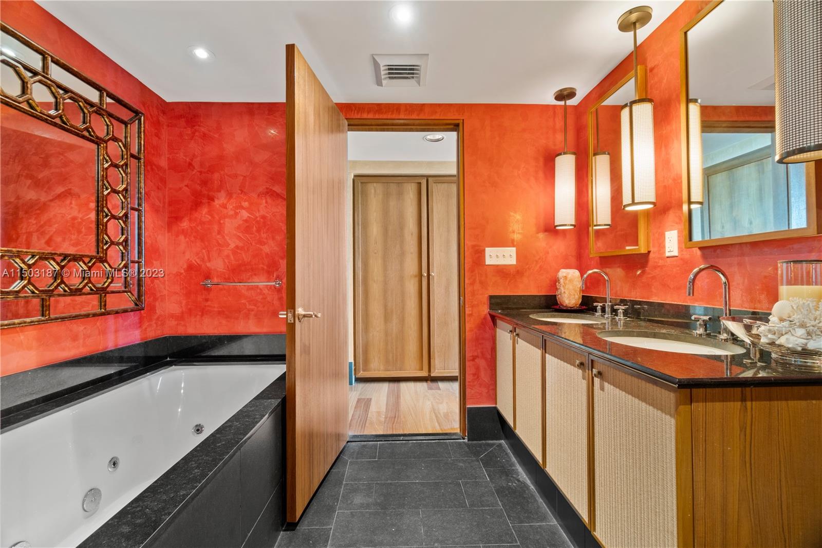 101 20th St 2703, Miami Beach, Florida 33139, 1 Bedroom Bedrooms, ,1 BathroomBathrooms,Residential,For Sale,101 20th St 2703,A11503187