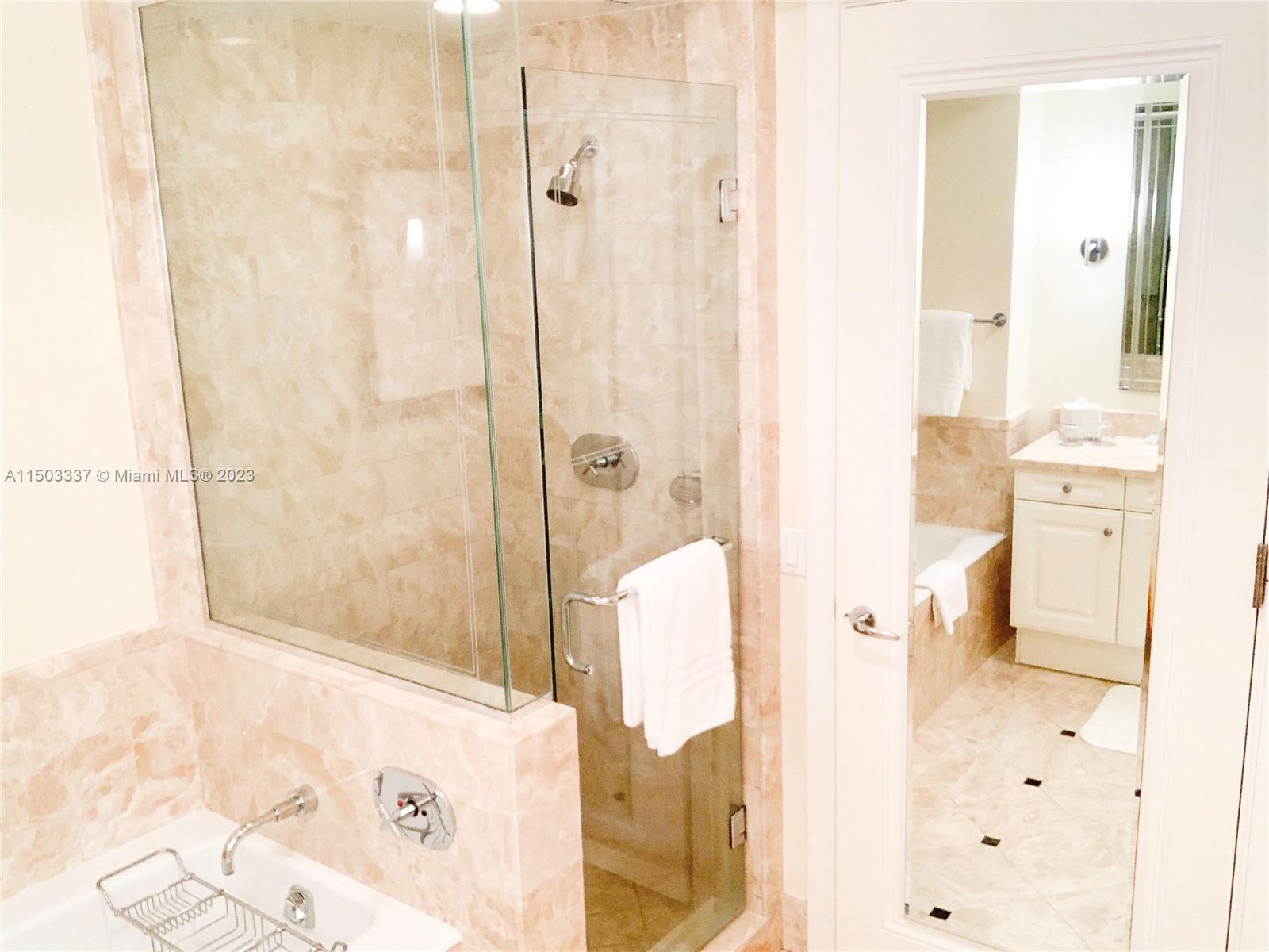 1435 Brickell Ave 3210, Miami, Florida 33131, 1 Bedroom Bedrooms, ,1 BathroomBathrooms,Residentiallease,For Rent,1435 Brickell Ave 3210,A11503337