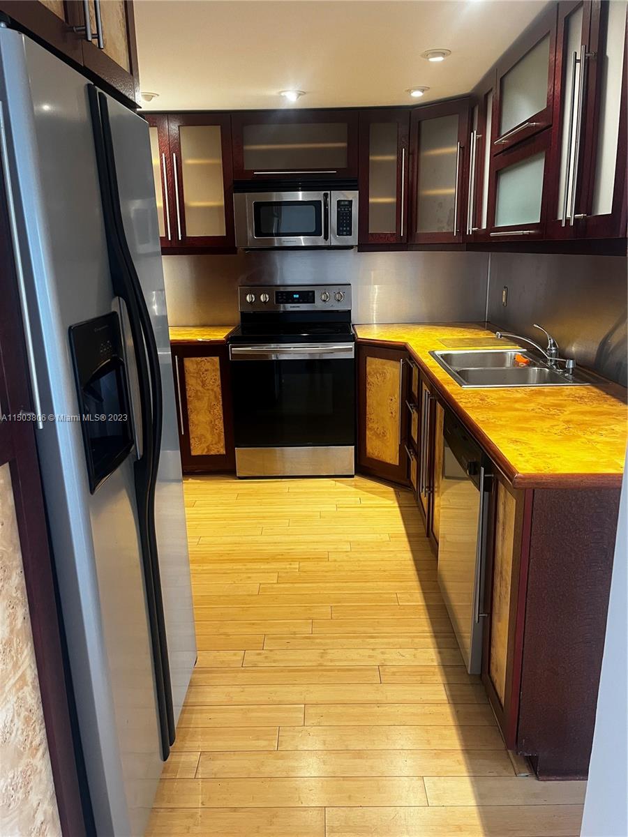400 Kings Point Dr 1529, Sunny Isles Beach, Florida 33160, 1 Bedroom Bedrooms, ,1 BathroomBathrooms,Residential,For Sale,400 Kings Point Dr 1529,A11503806