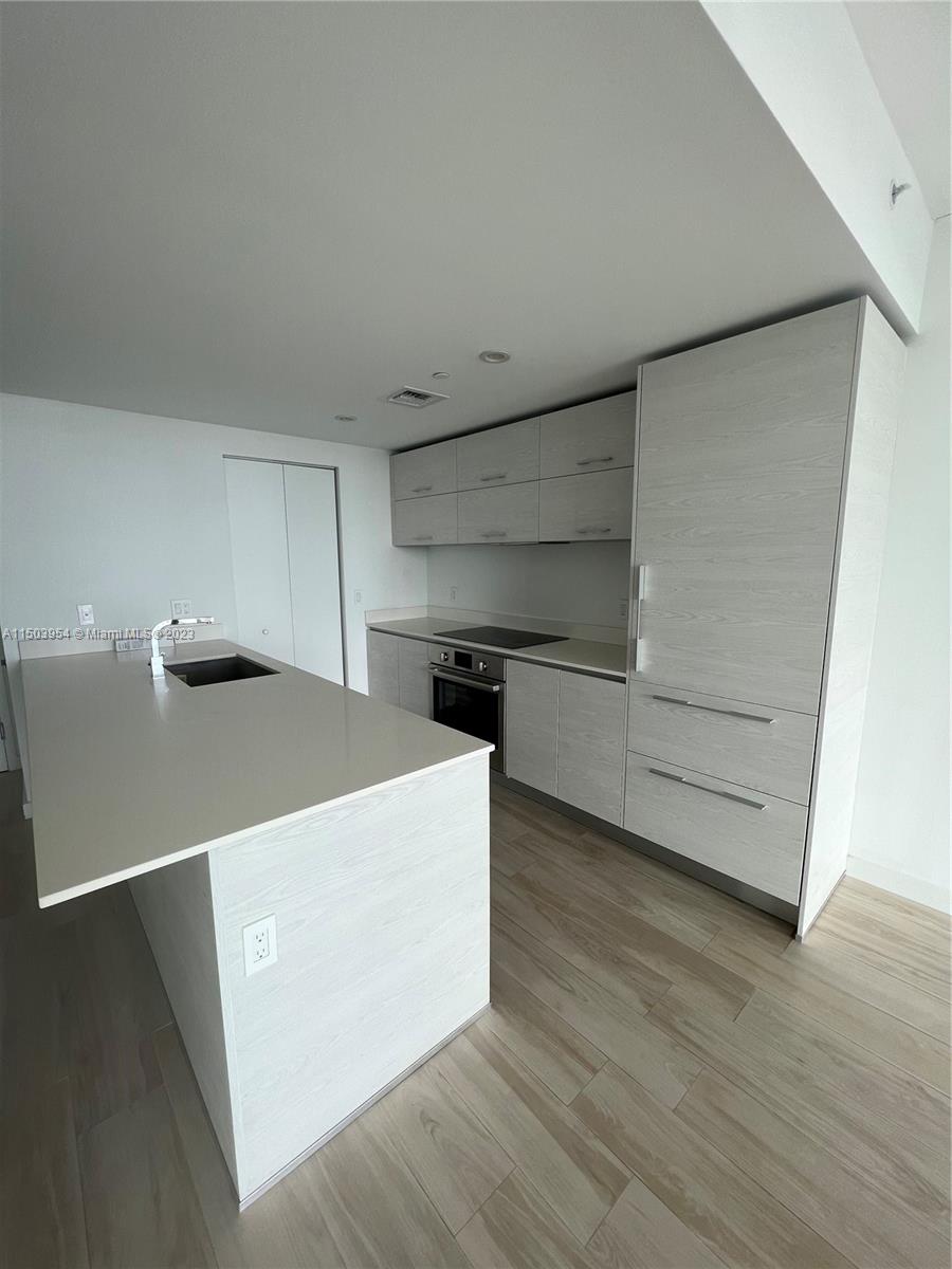 1300 S Miami Ave 4504, Miami, Florida 33131, 1 Bedroom Bedrooms, ,1 BathroomBathrooms,Residentiallease,For Rent,1300 S Miami Ave 4504,A11503954