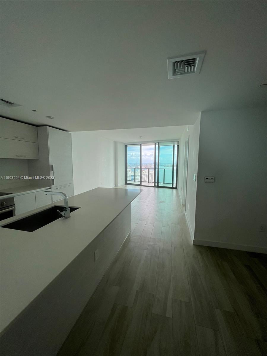 Granite bar countertop - breakfast area -