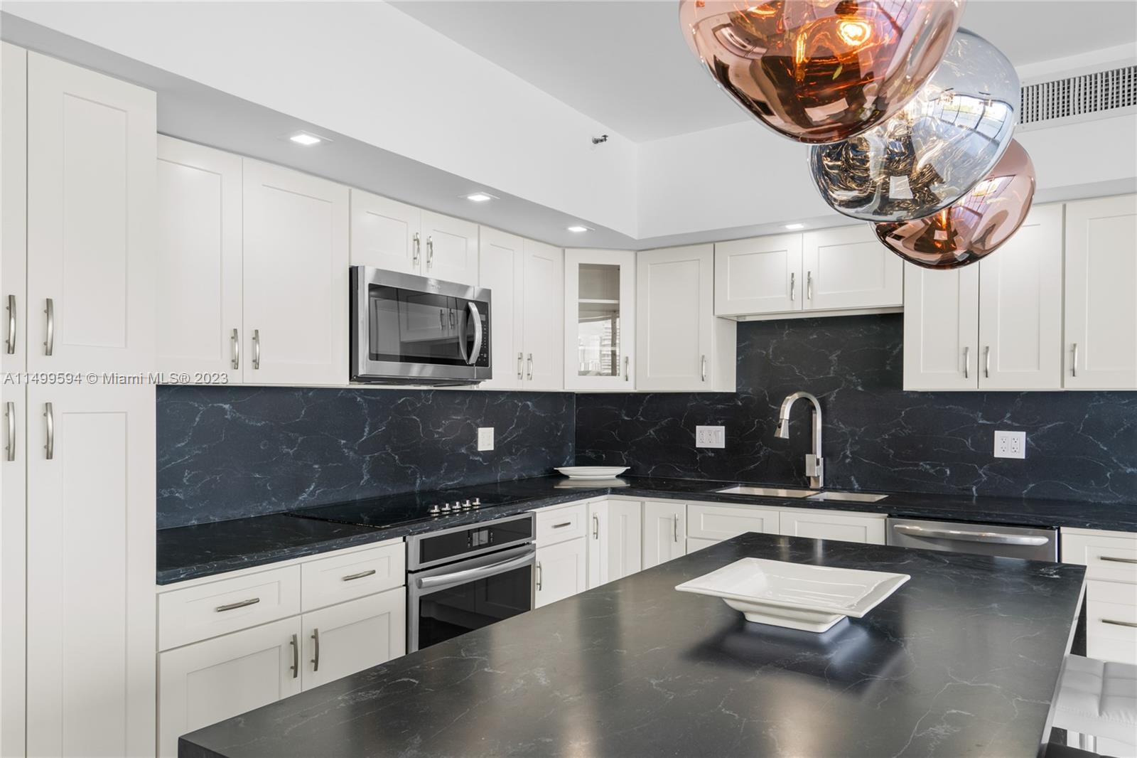 355 Poinciana Dr 1130, Sunny Isles Beach, Florida 33160, 3 Bedrooms Bedrooms, ,2 BathroomsBathrooms,Residential,For Sale,355 Poinciana Dr 1130,A11499594