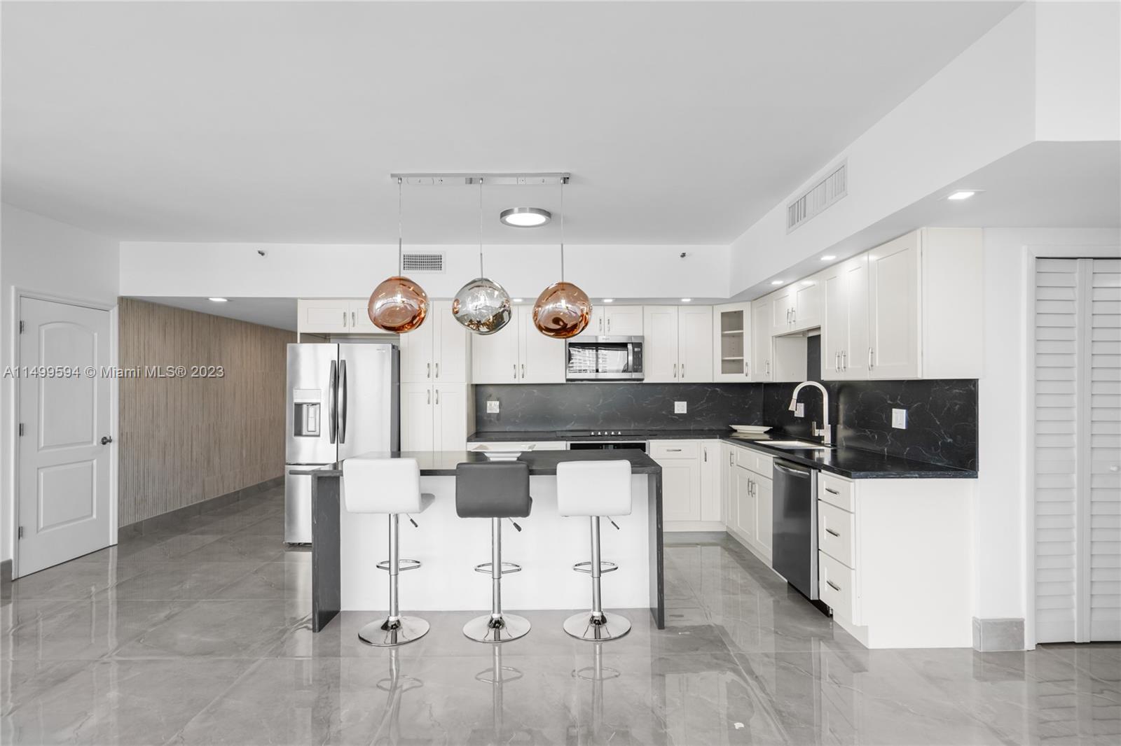 355 Poinciana Dr 1130, Sunny Isles Beach, Florida 33160, 3 Bedrooms Bedrooms, ,2 BathroomsBathrooms,Residential,For Sale,355 Poinciana Dr 1130,A11499594