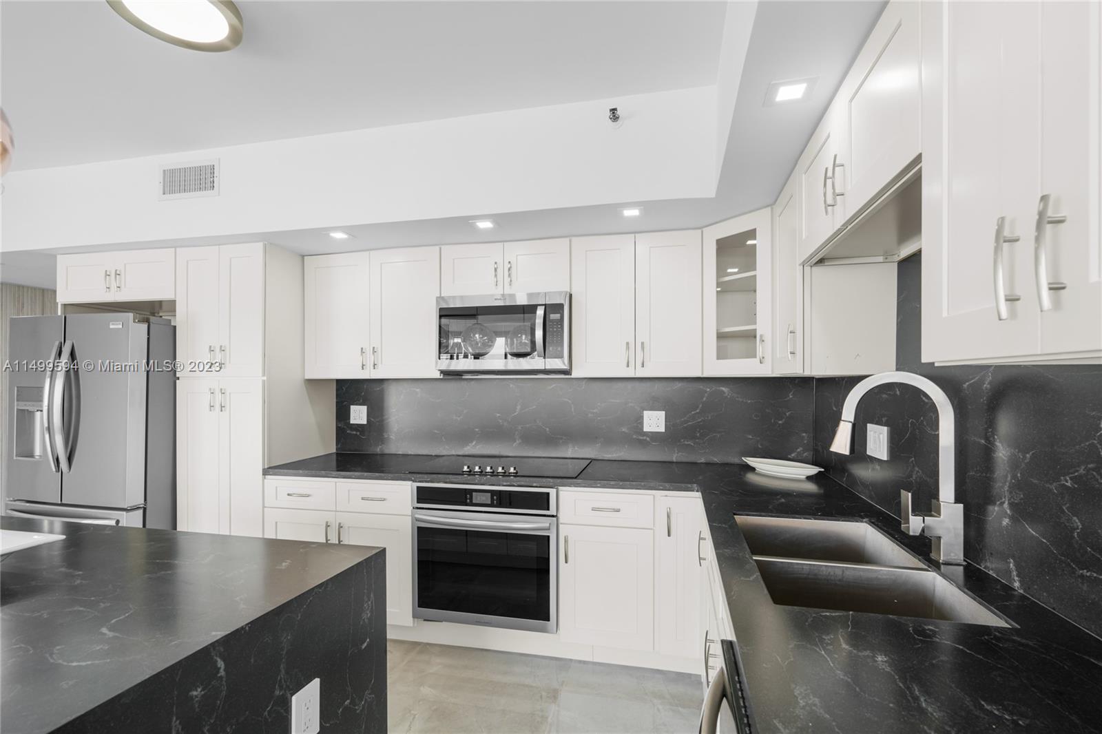355 Poinciana Dr 1130, Sunny Isles Beach, Florida 33160, 3 Bedrooms Bedrooms, ,2 BathroomsBathrooms,Residential,For Sale,355 Poinciana Dr 1130,A11499594