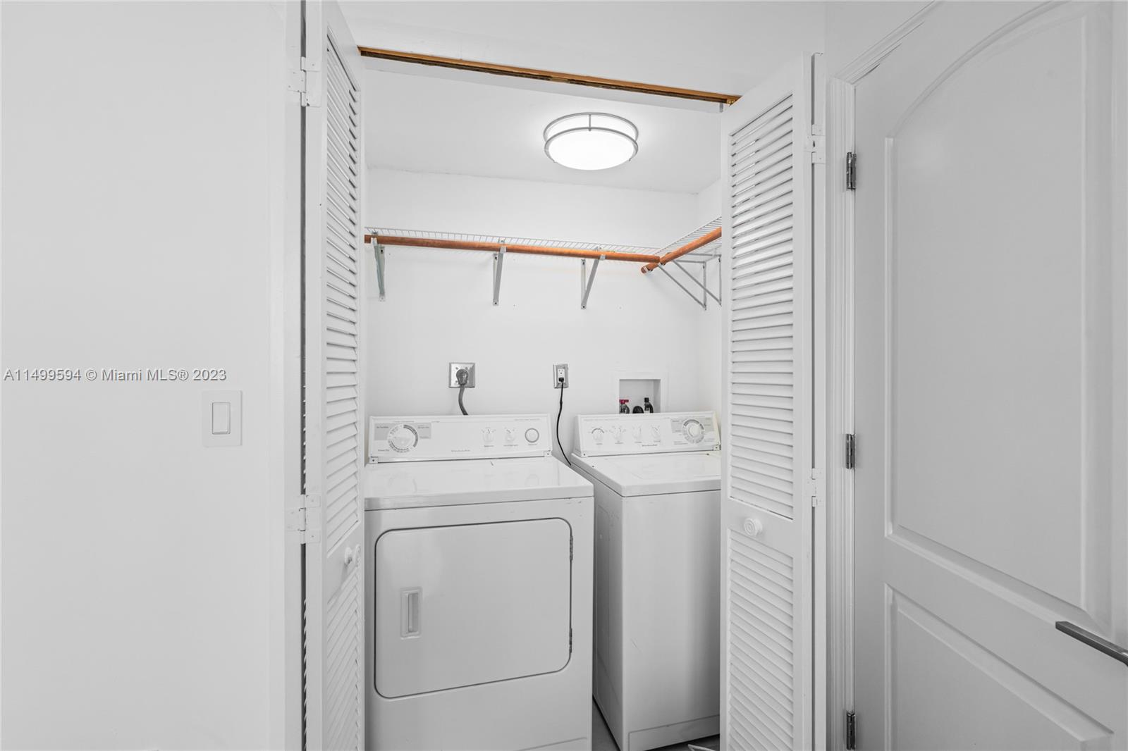 355 Poinciana Dr 1130, Sunny Isles Beach, Florida 33160, 3 Bedrooms Bedrooms, ,2 BathroomsBathrooms,Residential,For Sale,355 Poinciana Dr 1130,A11499594