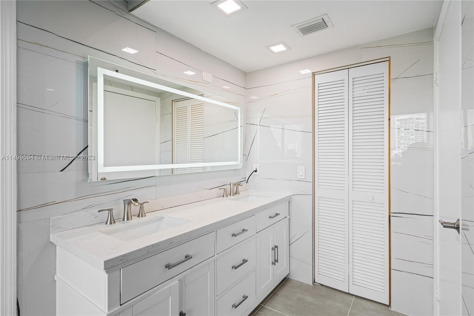 355 Poinciana Dr 1130, Sunny Isles Beach, Florida 33160, 3 Bedrooms Bedrooms, ,2 BathroomsBathrooms,Residential,For Sale,355 Poinciana Dr 1130,A11499594