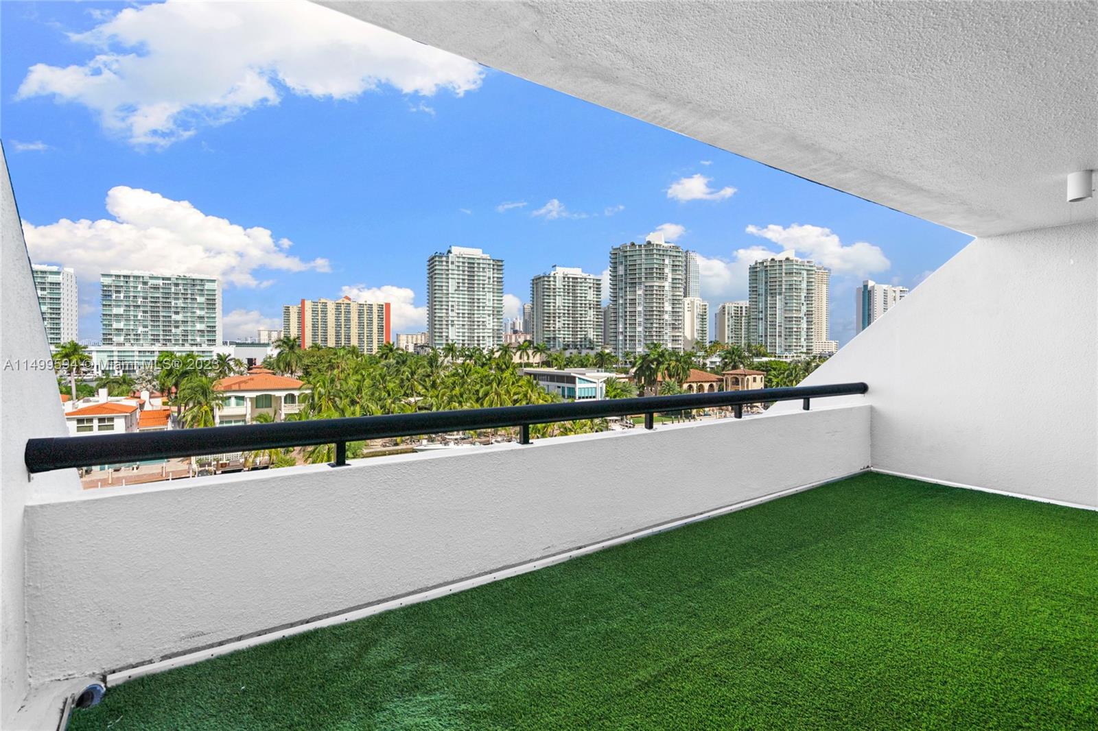 355 Poinciana Dr 1130, Sunny Isles Beach, Florida 33160, 3 Bedrooms Bedrooms, ,2 BathroomsBathrooms,Residential,For Sale,355 Poinciana Dr 1130,A11499594