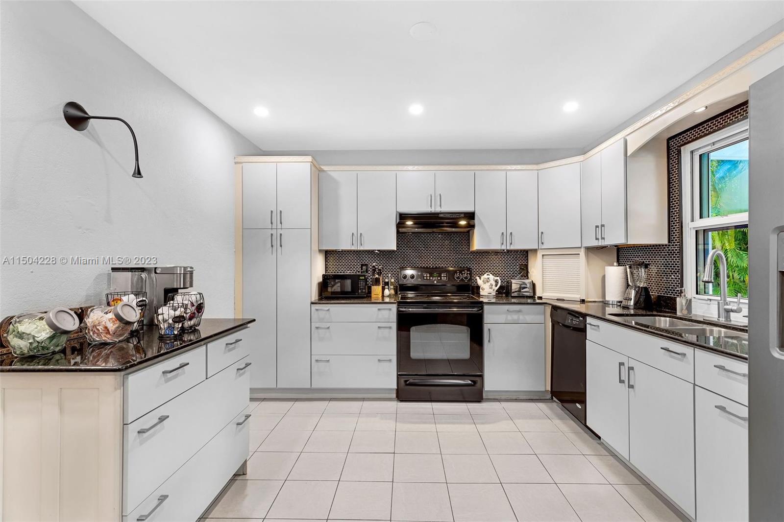 4330 SW 34th Ln, Dania Beach, Florida 33312, 4 Bedrooms Bedrooms, ,2 BathroomsBathrooms,Residential,For Sale,4330 SW 34th Ln,A11504228