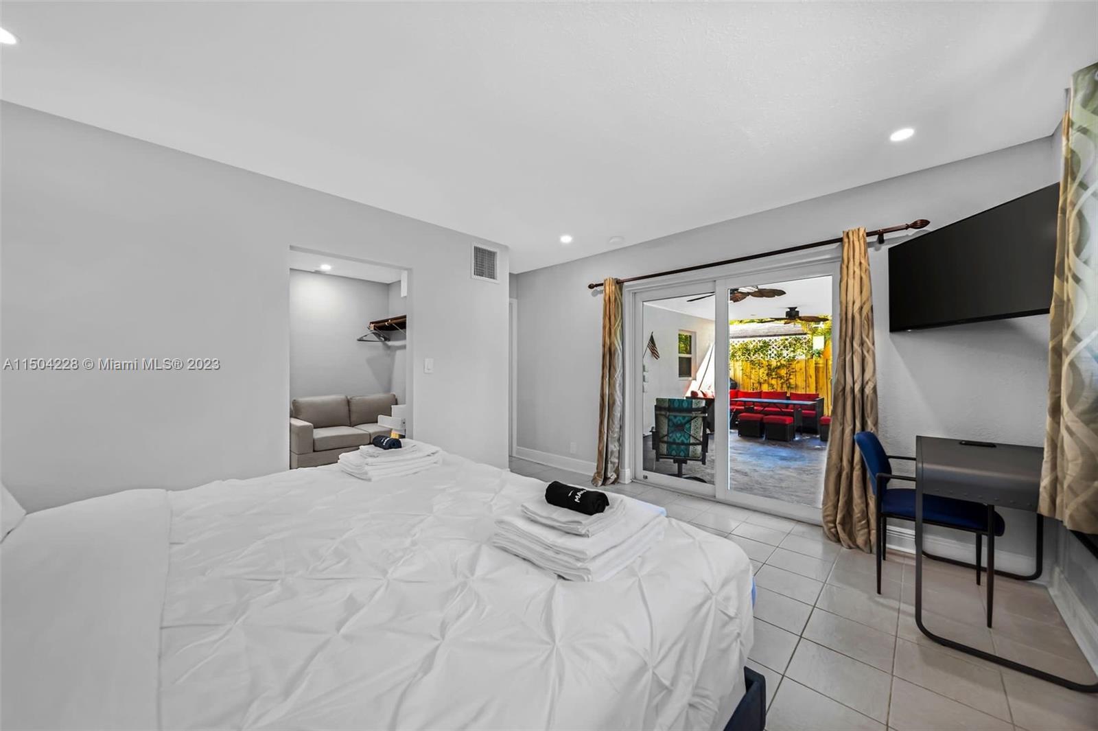 4330 SW 34th Ln, Dania Beach, Florida 33312, 4 Bedrooms Bedrooms, ,2 BathroomsBathrooms,Residential,For Sale,4330 SW 34th Ln,A11504228