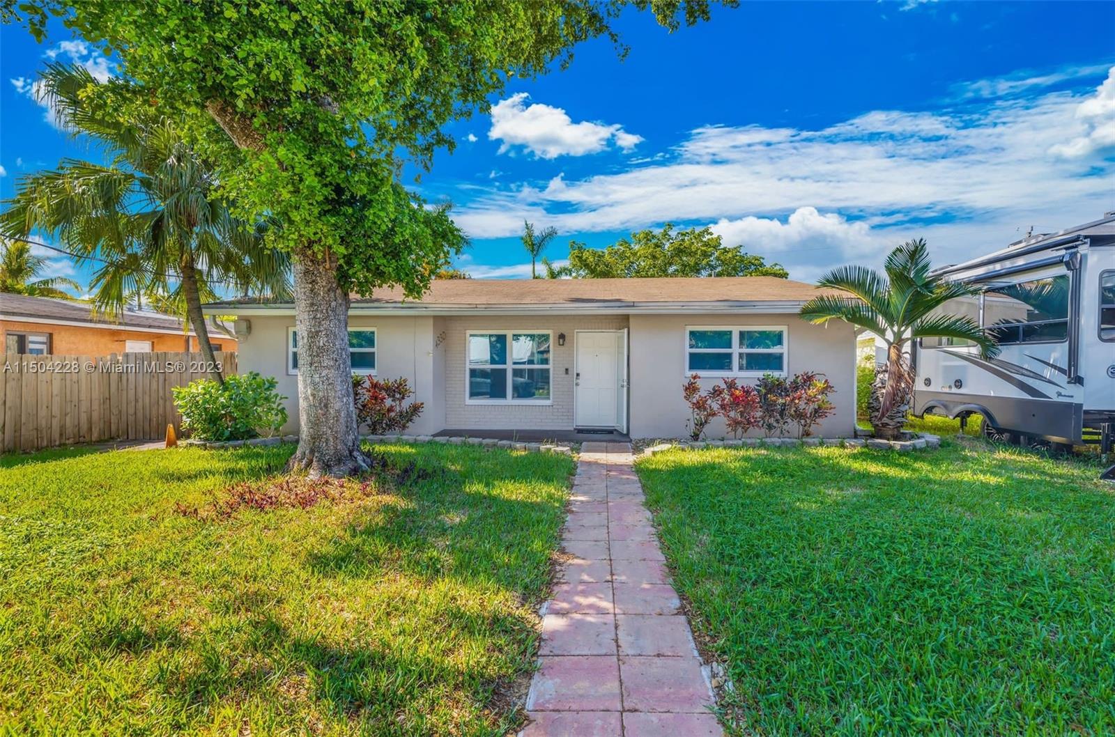 4330 SW 34th Ln, Dania Beach, Florida 33312, 4 Bedrooms Bedrooms, ,2 BathroomsBathrooms,Residential,For Sale,4330 SW 34th Ln,A11504228