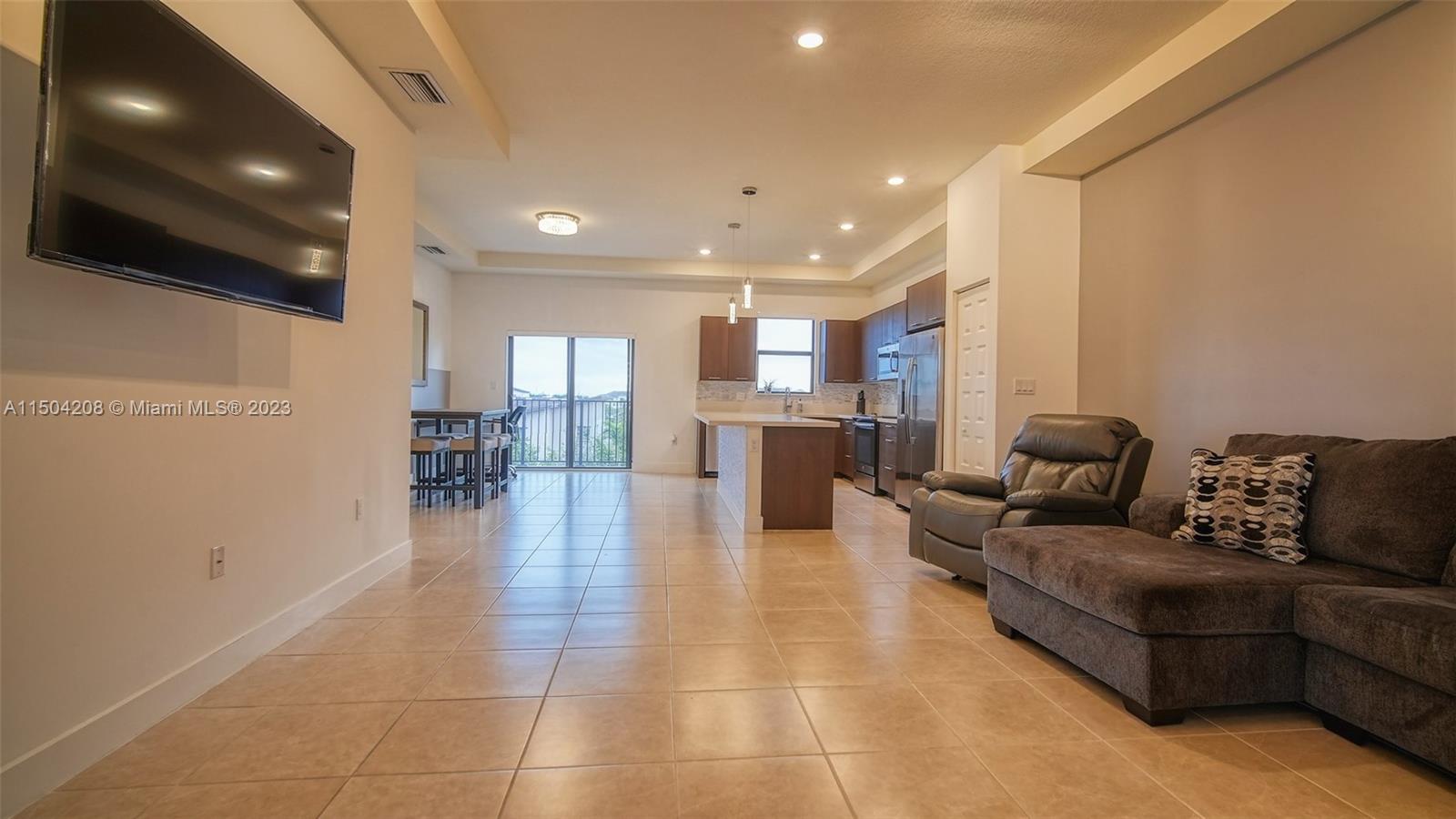10407 NW 82nd St 35, Doral, Florida 33178, 3 Bedrooms Bedrooms, ,2 BathroomsBathrooms,Residentiallease,For Rent,10407 NW 82nd St 35,A11504208
