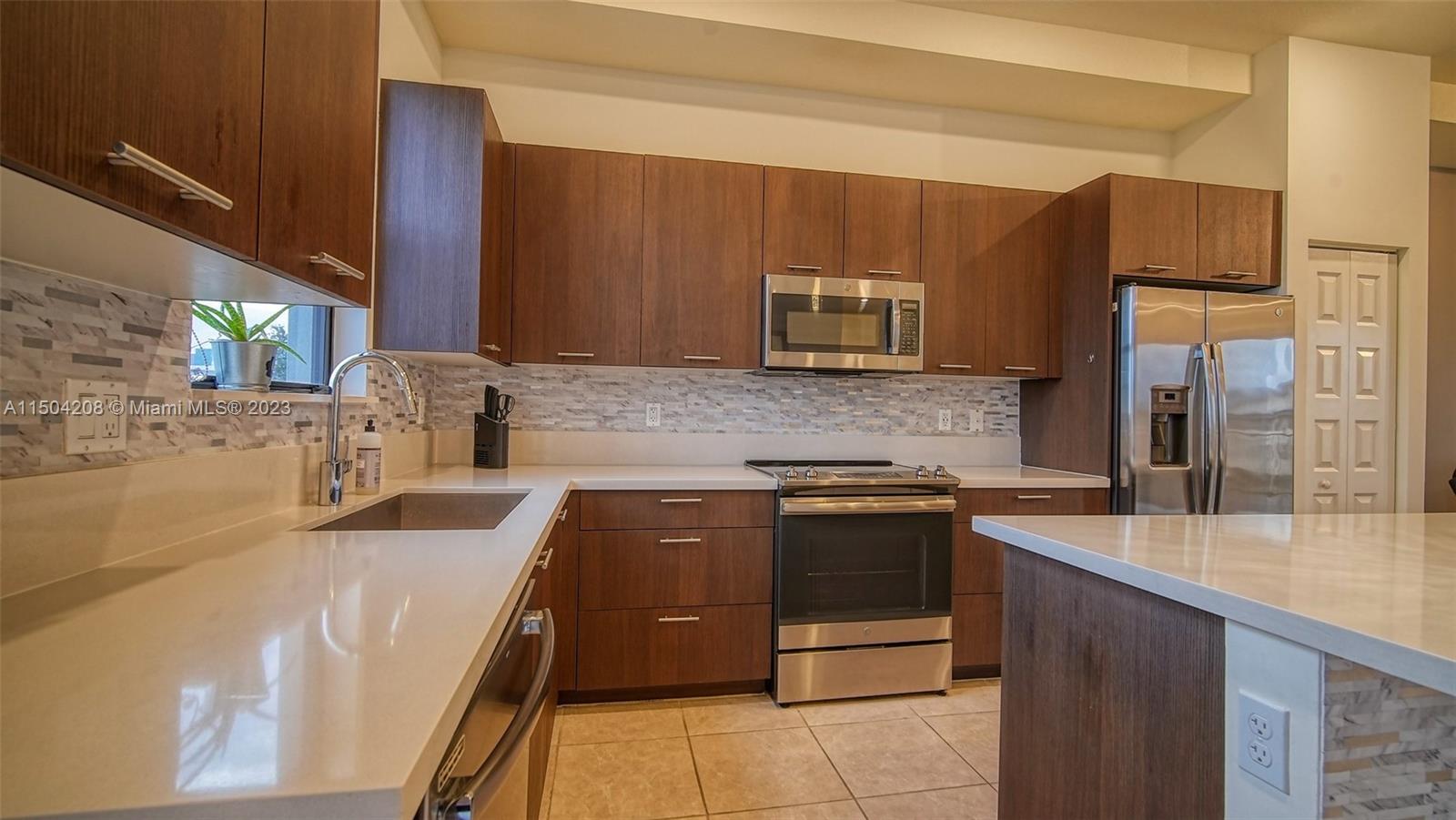 10407 NW 82nd St 35, Doral, Florida 33178, 3 Bedrooms Bedrooms, ,2 BathroomsBathrooms,Residentiallease,For Rent,10407 NW 82nd St 35,A11504208