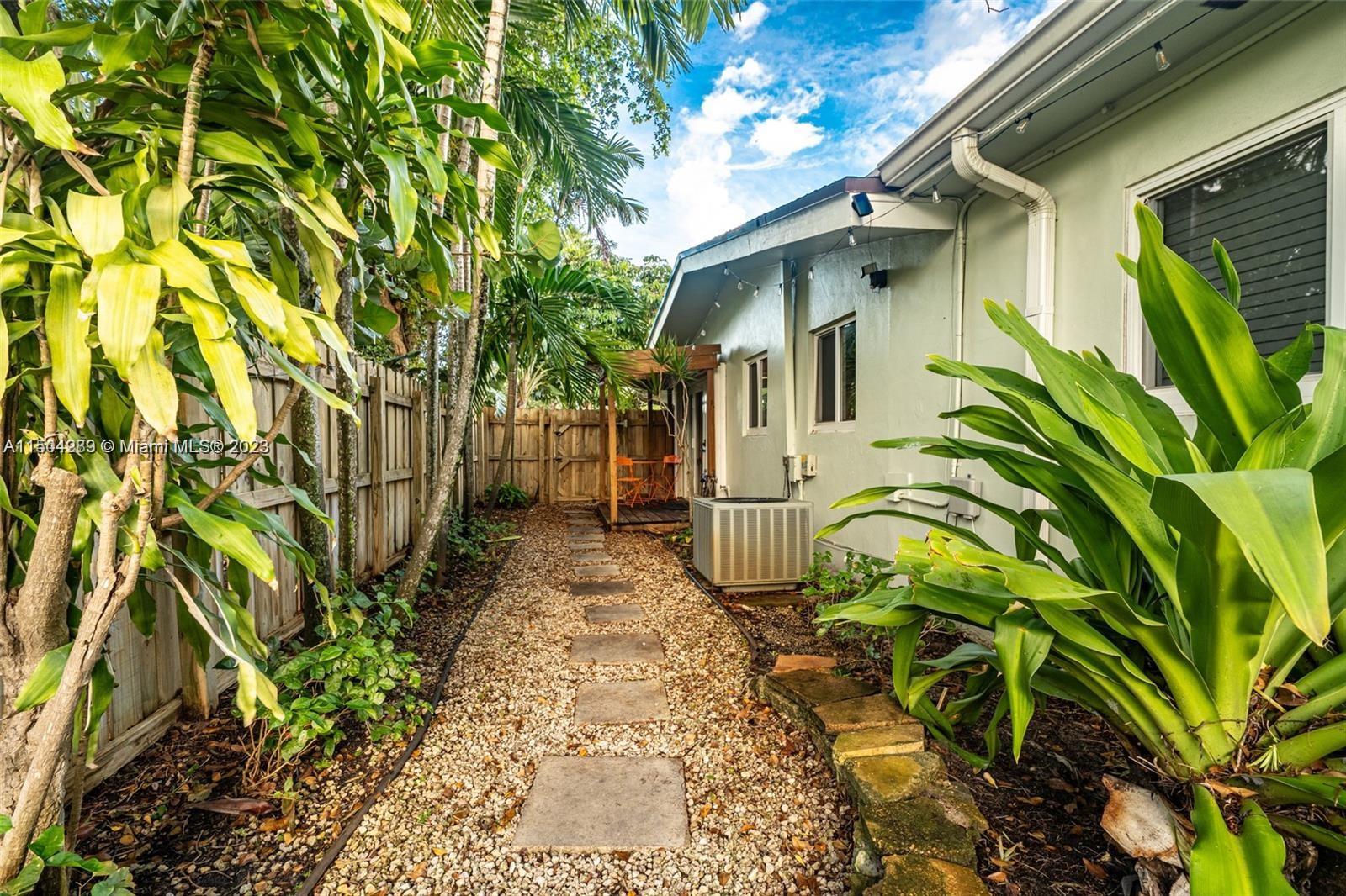 1629 NE 12th St 1629, Fort Lauderdale, Florida 33304, 3 Bedrooms Bedrooms, ,2 BathroomsBathrooms,Residentiallease,For Rent,1629 NE 12th St 1629,A11504289