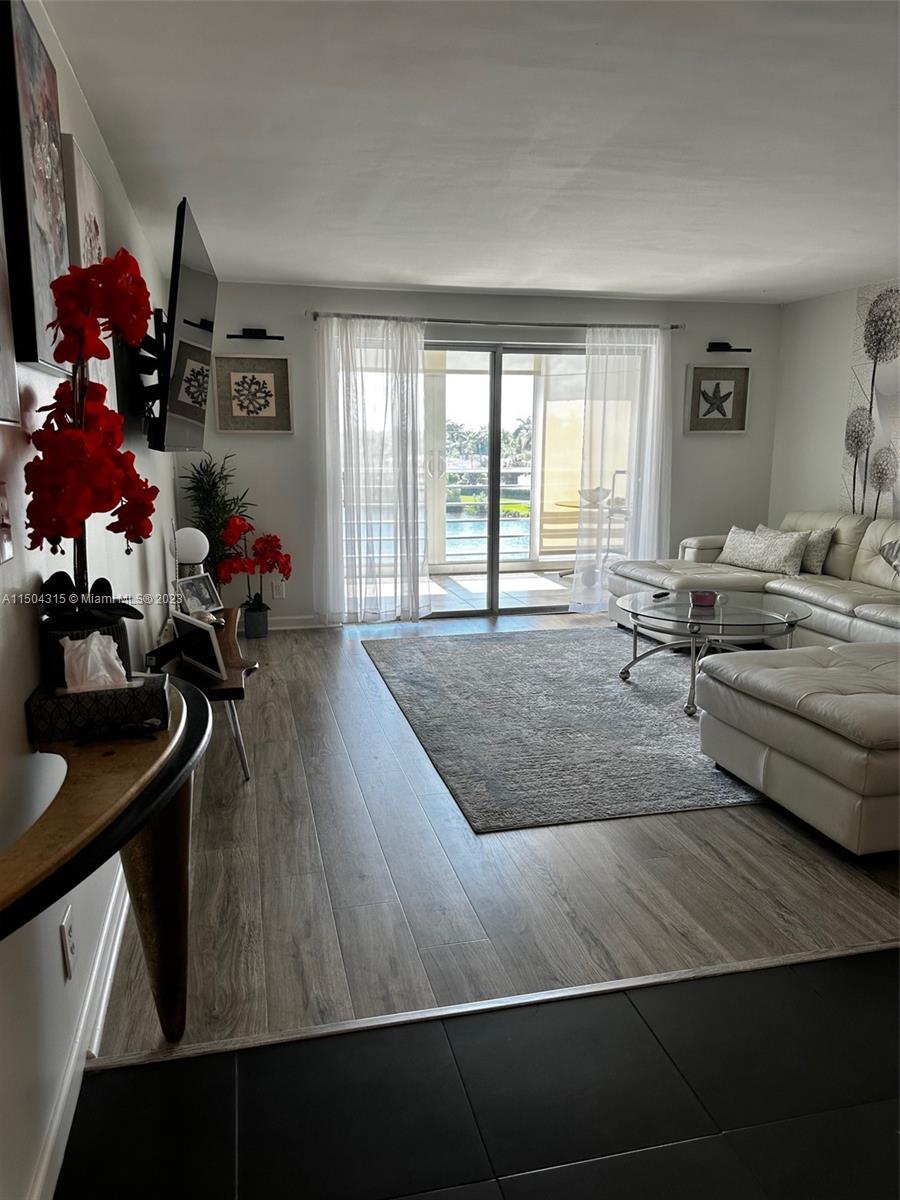 311 SE 3rd St 309, Dania Beach, Florida 33004, 2 Bedrooms Bedrooms, ,2 BathroomsBathrooms,Residentiallease,For Rent,311 SE 3rd St 309,A11504315