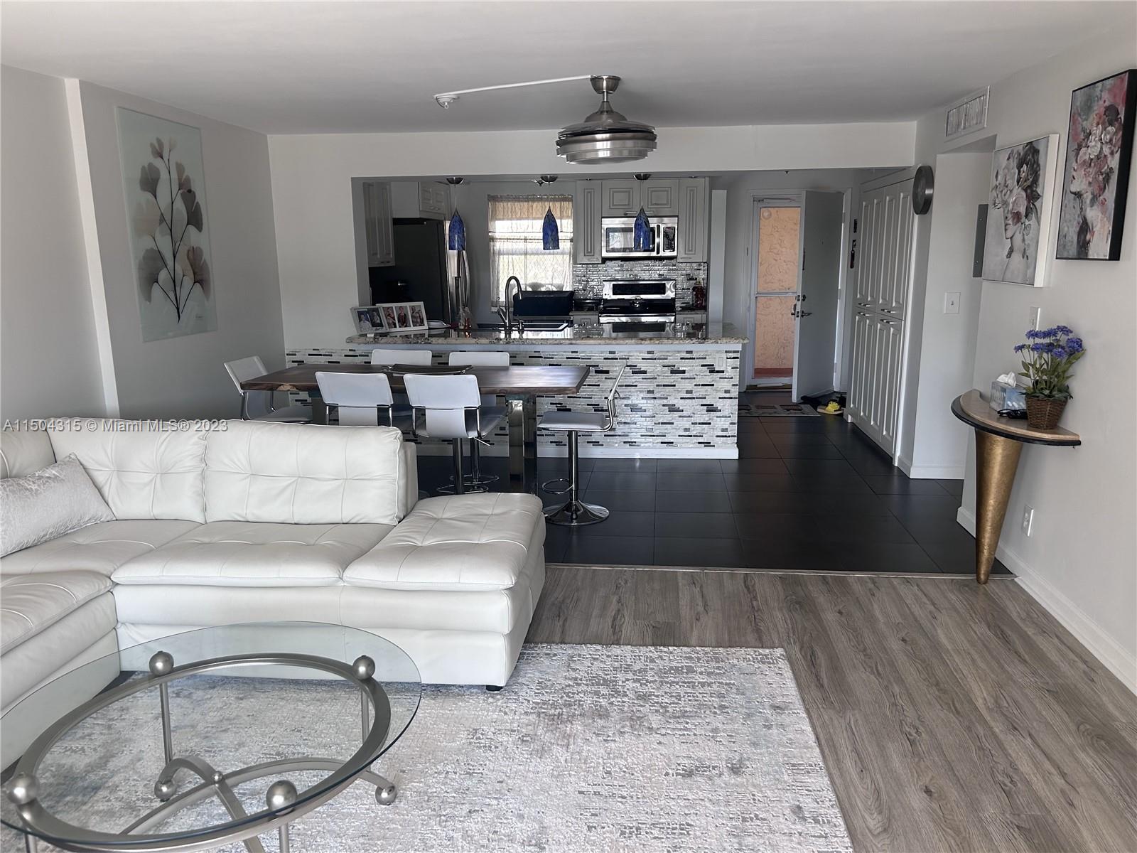 311 SE 3rd St 309, Dania Beach, Florida 33004, 2 Bedrooms Bedrooms, ,2 BathroomsBathrooms,Residentiallease,For Rent,311 SE 3rd St 309,A11504315