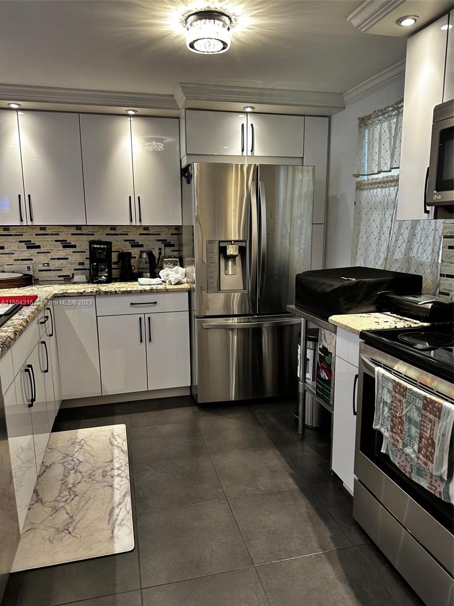 311 SE 3rd St 309, Dania Beach, Florida 33004, 2 Bedrooms Bedrooms, ,2 BathroomsBathrooms,Residentiallease,For Rent,311 SE 3rd St 309,A11504315