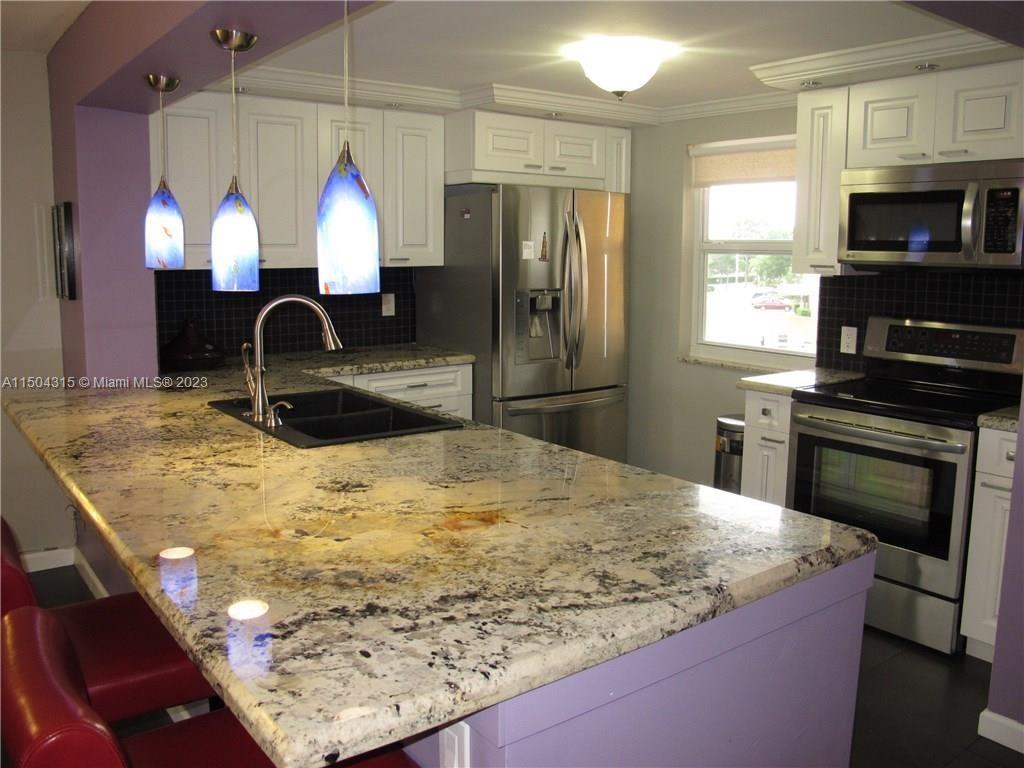 311 SE 3rd St 309, Dania Beach, Florida 33004, 2 Bedrooms Bedrooms, ,2 BathroomsBathrooms,Residentiallease,For Rent,311 SE 3rd St 309,A11504315