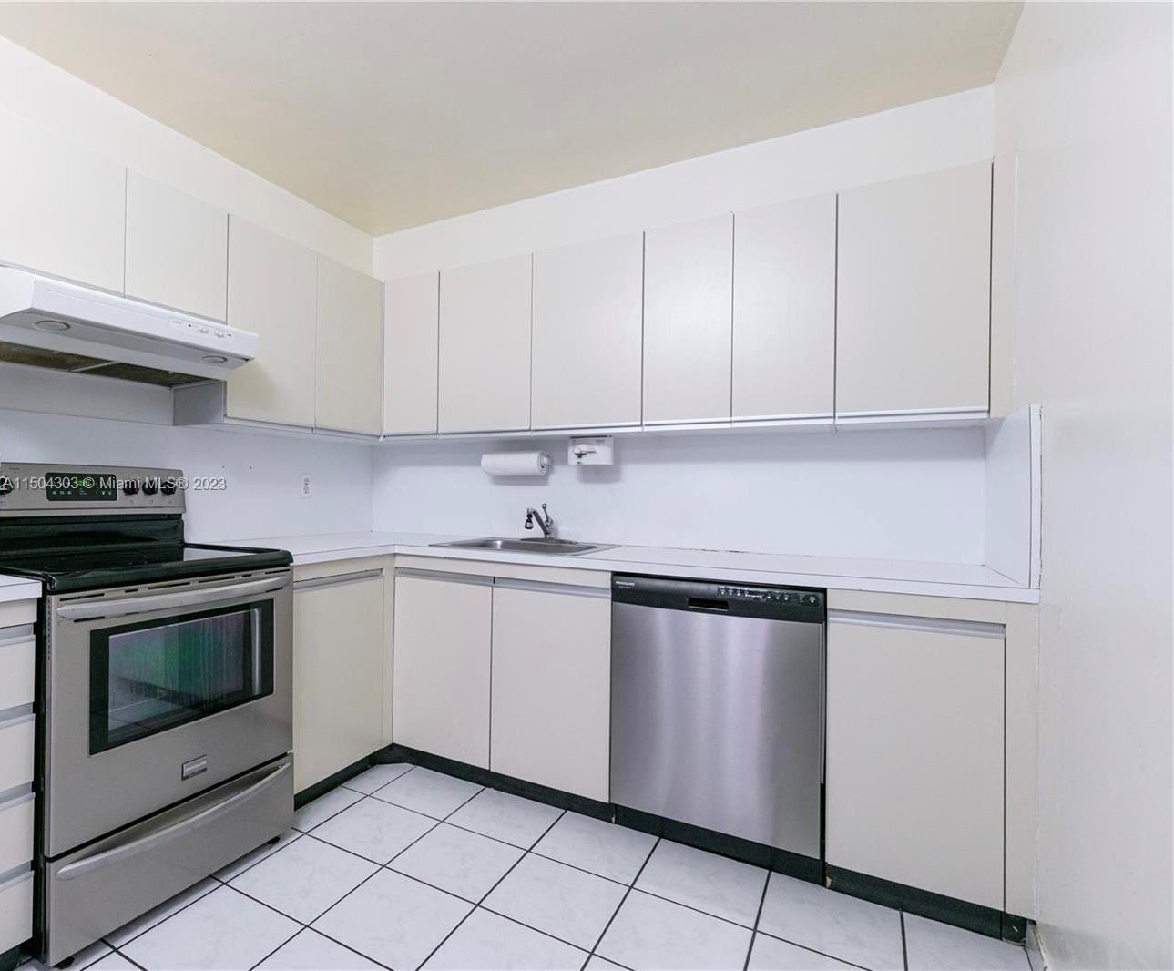 2500 Parkview Dr 1418, Hallandale Beach, Florida 33009, 2 Bedrooms Bedrooms, ,2 BathroomsBathrooms,Residential,For Sale,2500 Parkview Dr 1418,A11504303