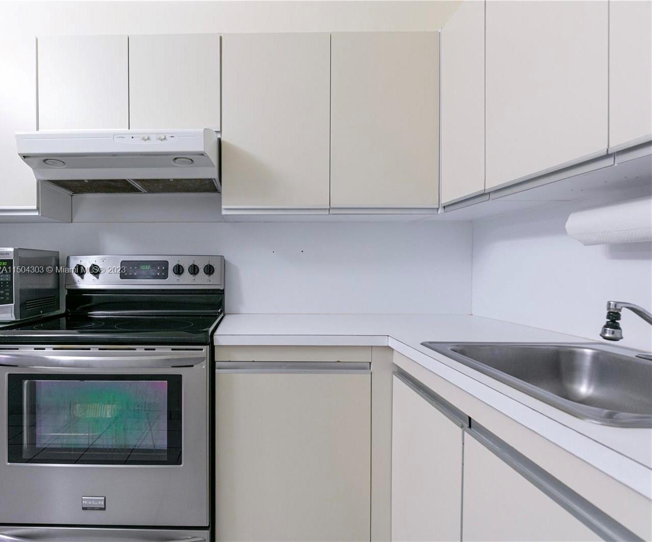2500 Parkview Dr 1418, Hallandale Beach, Florida 33009, 2 Bedrooms Bedrooms, ,2 BathroomsBathrooms,Residential,For Sale,2500 Parkview Dr 1418,A11504303