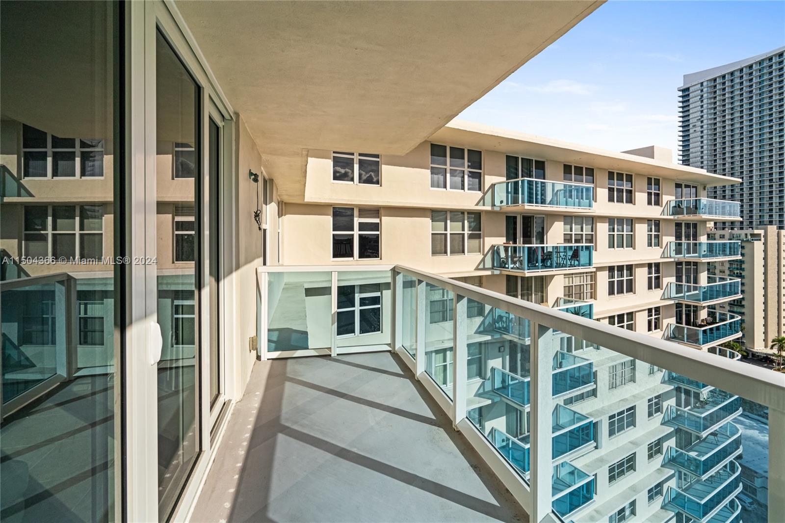 3800 S Ocean Dr 1710, Hollywood, Florida 33019, 2 Bedrooms Bedrooms, ,2 BathroomsBathrooms,Residential,For Sale,3800 S Ocean Dr 1710,A11504366